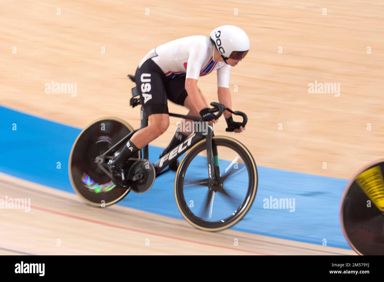 Jennifer Valente degli Stati Uniti, vincendo la medaglia d'oro nella gara di omnium femminile durante i Giochi Olimpici di Tokyo del 2020 al Velodrome di Izu. Foto Stock