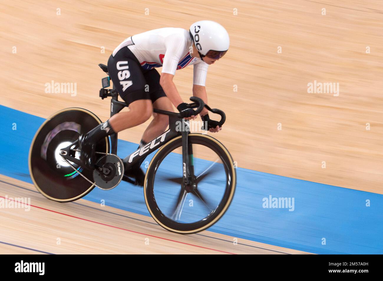 Jennifer Valente degli Stati Uniti, vincendo la medaglia d'oro nella gara di omnium femminile durante i Giochi Olimpici di Tokyo del 2020 al Velodrome di Izu. Foto Stock