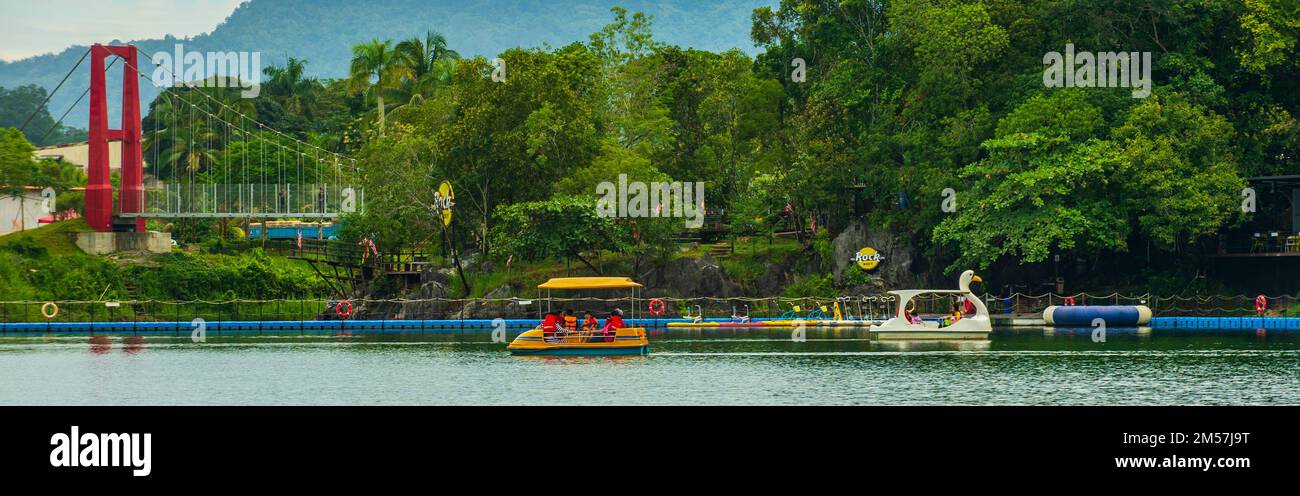 Il Blue Lake si trova nel quartiere di Bau, a 45 minuti di auto dal centro citta' di Kuching. Foto Stock