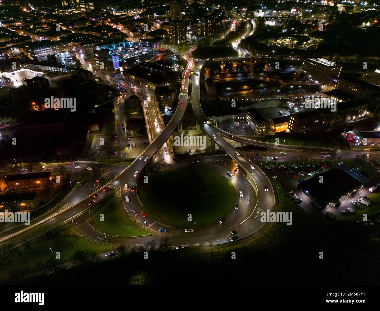 Vista aerea di Burdock Way, la strada A58 di Halifax West Yorkshire Foto Stock