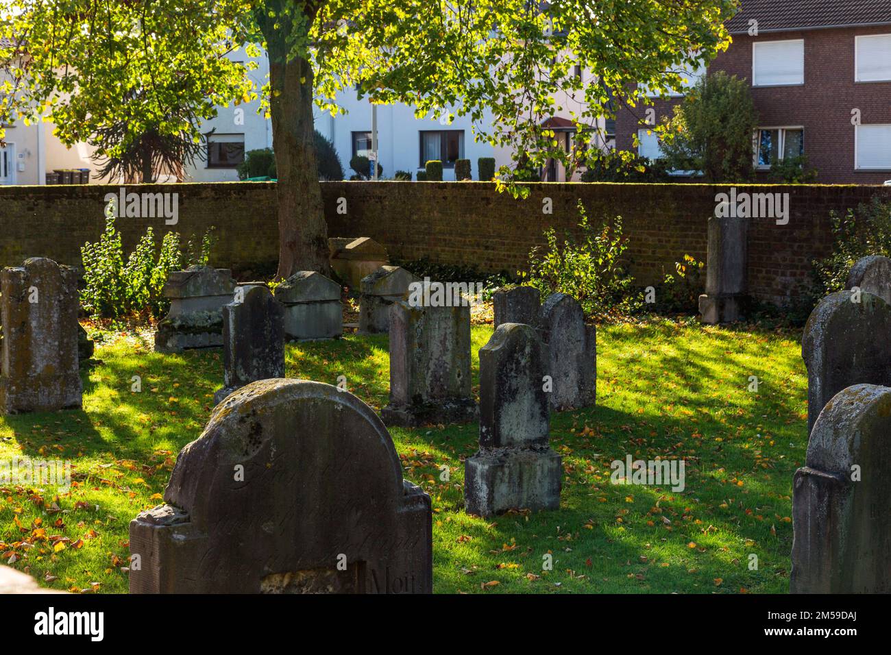 Deutschland, Vreden, Berkel, Westmuensterland, Muensterland, Westfalen, Nordrhein-Westfalen, NRW, Juedischer Friedhof, Graeber, Grabsteine, Friedhofsm Foto Stock