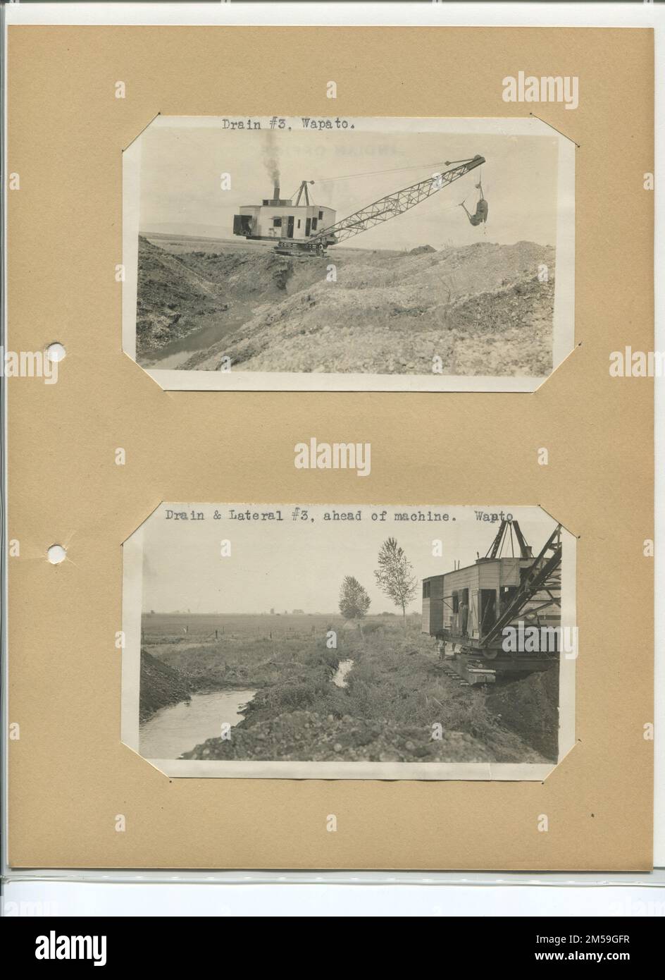 Scarico n. 3, Wapato; scarico e laterale n. 3, davanti alla macchina, Wapato. Edificio degli archivi nazionali - Archivi i (Washington, DC). Stampa fotografica. Foto Stock