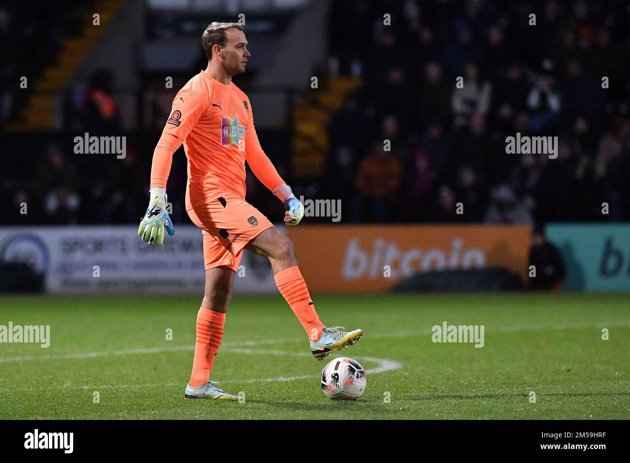 Nottingham, Regno Unito. 26th Dec 2022. Foto dell'azione di Sam Slocombe del Notts County Football Club durante la partita della Vanarama National League tra Notts County e Oldham Athletic a Meadow Lane, Nottingham, lunedì 26th dicembre 2022. (Credit: Eddie Garvey | MI News) Credit: MI News & Sport /Alamy Live News Foto Stock