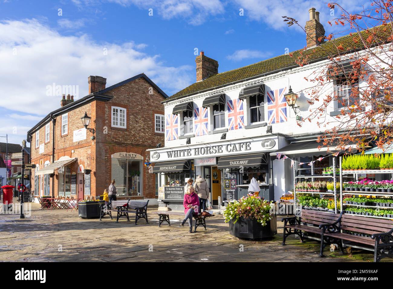 Thirsk North Yorkshire Thirsk Whire Horse cafe' fish and chips shop in Thirsk Market Place Thirsk North Yorkshire Inghilterra UK GB Europe Foto Stock