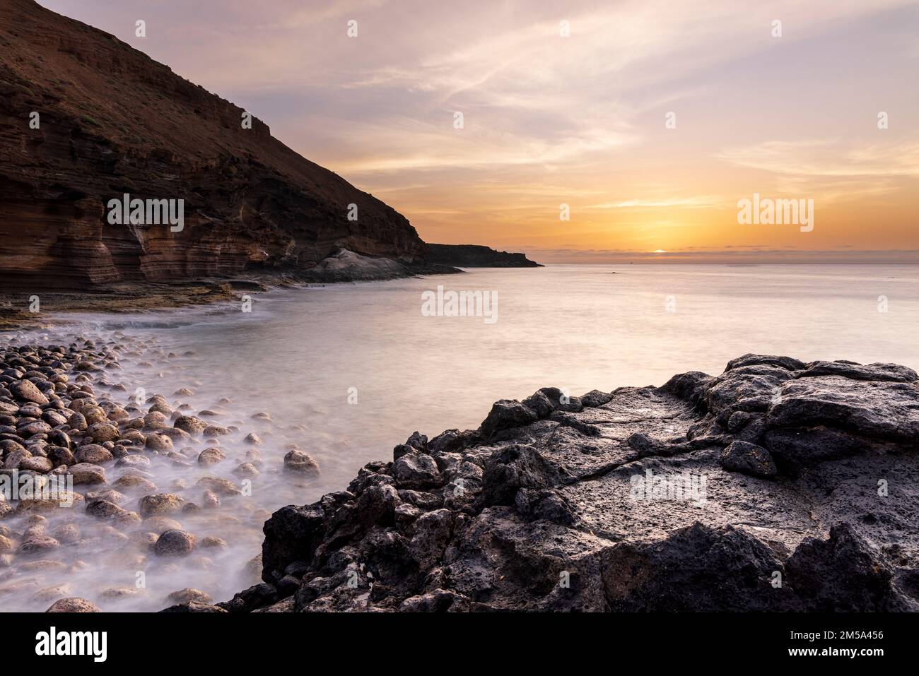 Amarilla montagna, costa vulcanica in Costa Silencio, Tenerife, Isole Canarie, Spagna Foto Stock