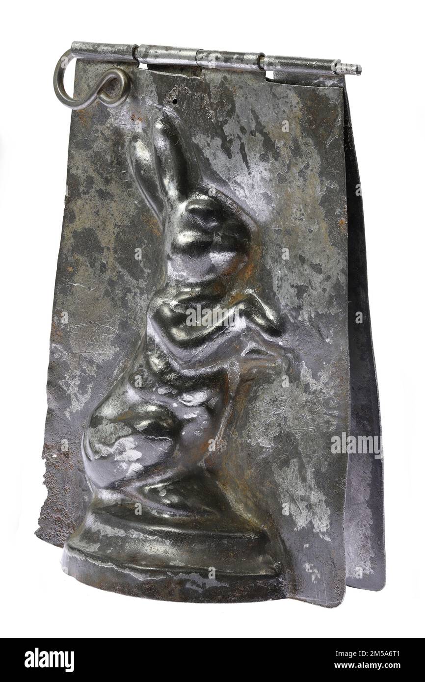 antico stampo di cioccolato di coniglio isolato su sfondo bianco Foto Stock