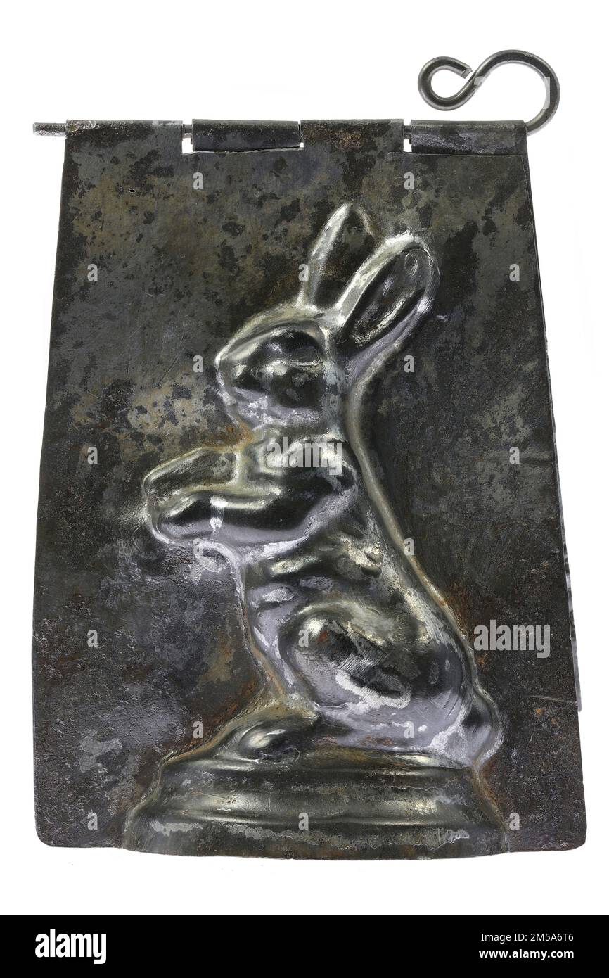 antico stampo di cioccolato di coniglio isolato su sfondo bianco Foto Stock
