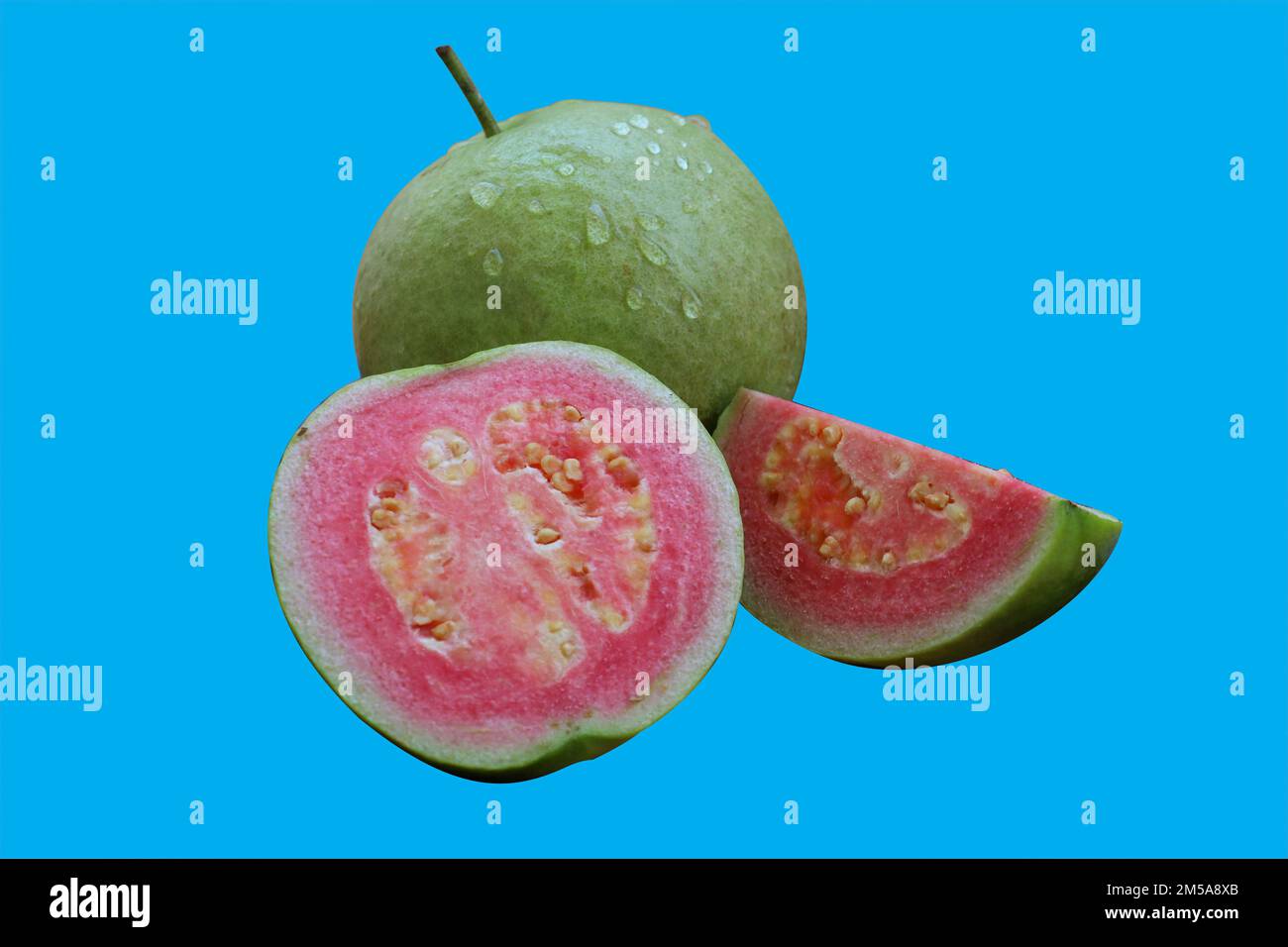Guava tailandese isolata all'interno della polpa rossa Foto Stock