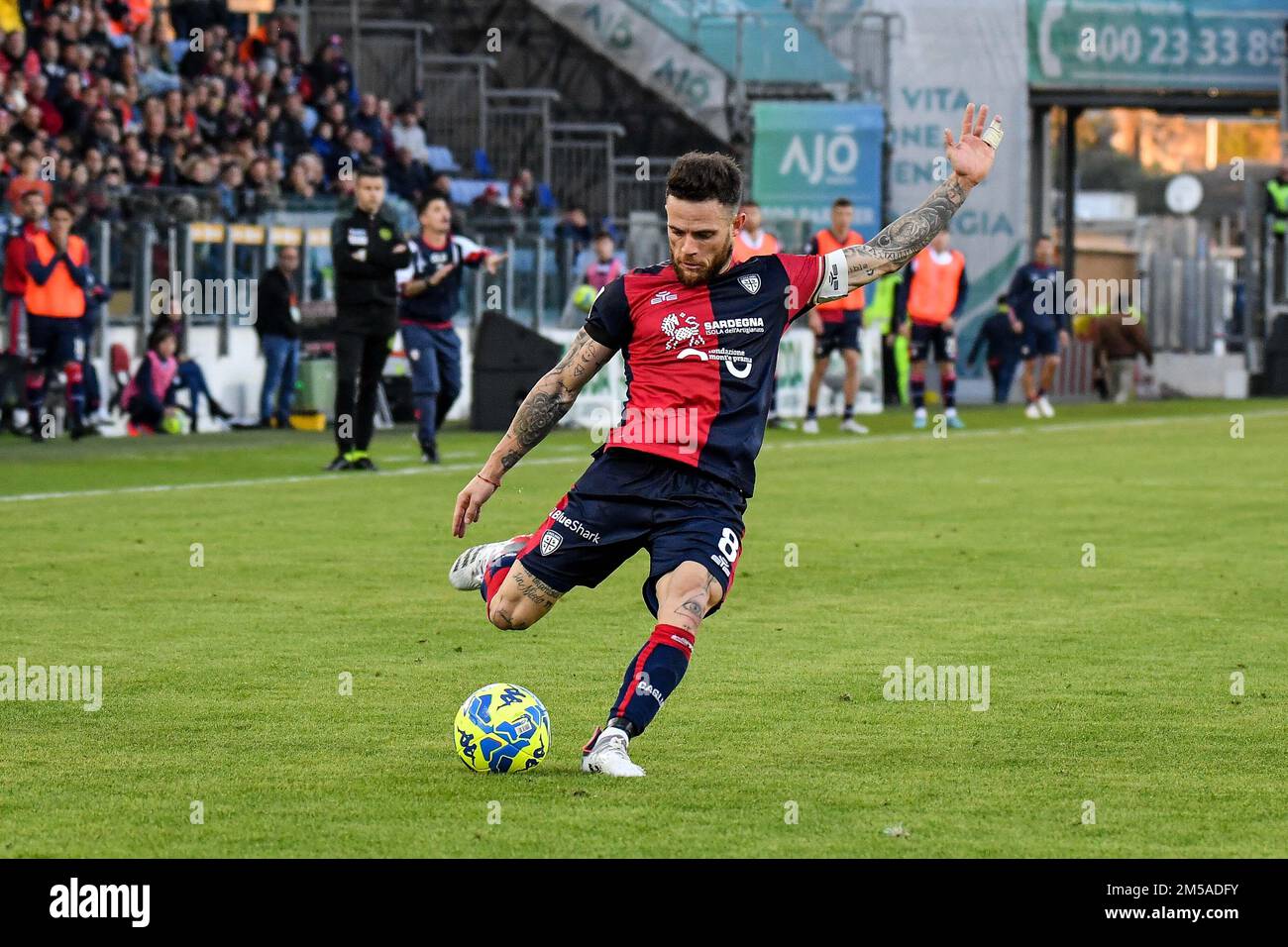 Cagliari, Italia. 26th Dec, 2022. Nahitan Nandez di Cagliari Calcio durante Cagliari vs Cosenza, Partita italiana di calcio Serie B a Cagliari, dicembre 26 2022 Credit: Independent Photo Agency/Alamy Live News Foto Stock