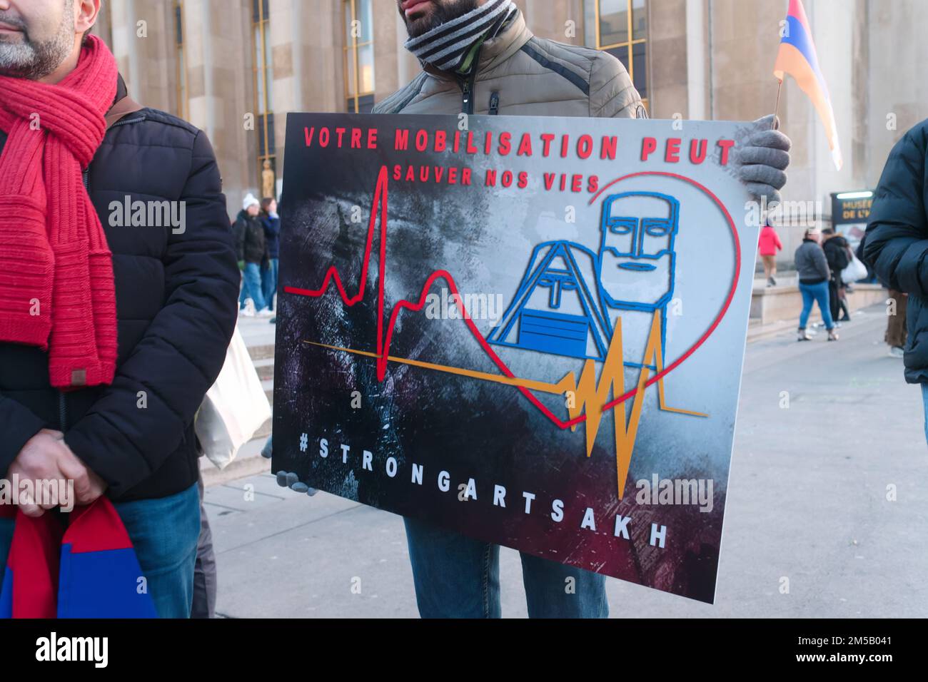 A seguito dell'aggressione dell'Azerbaigian alla Repubblica di Artsakh, la diaspora armena a Parigi ha organizzato una manifestazione di protesta Foto Stock