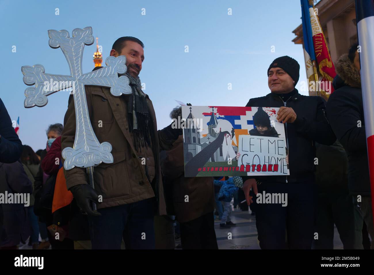 A seguito dell'aggressione dell'Azerbaigian alla Repubblica di Artsakh, la diaspora armena a Parigi ha organizzato una manifestazione di protesta Foto Stock