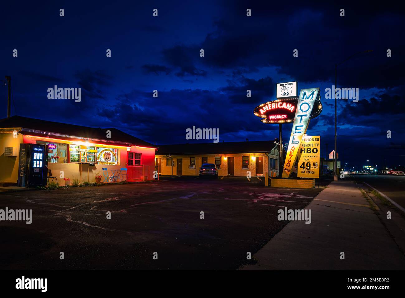Tramonto all'americana Motel sulla storica Route 66 a Tucumcari, New Mexico. Foto Stock