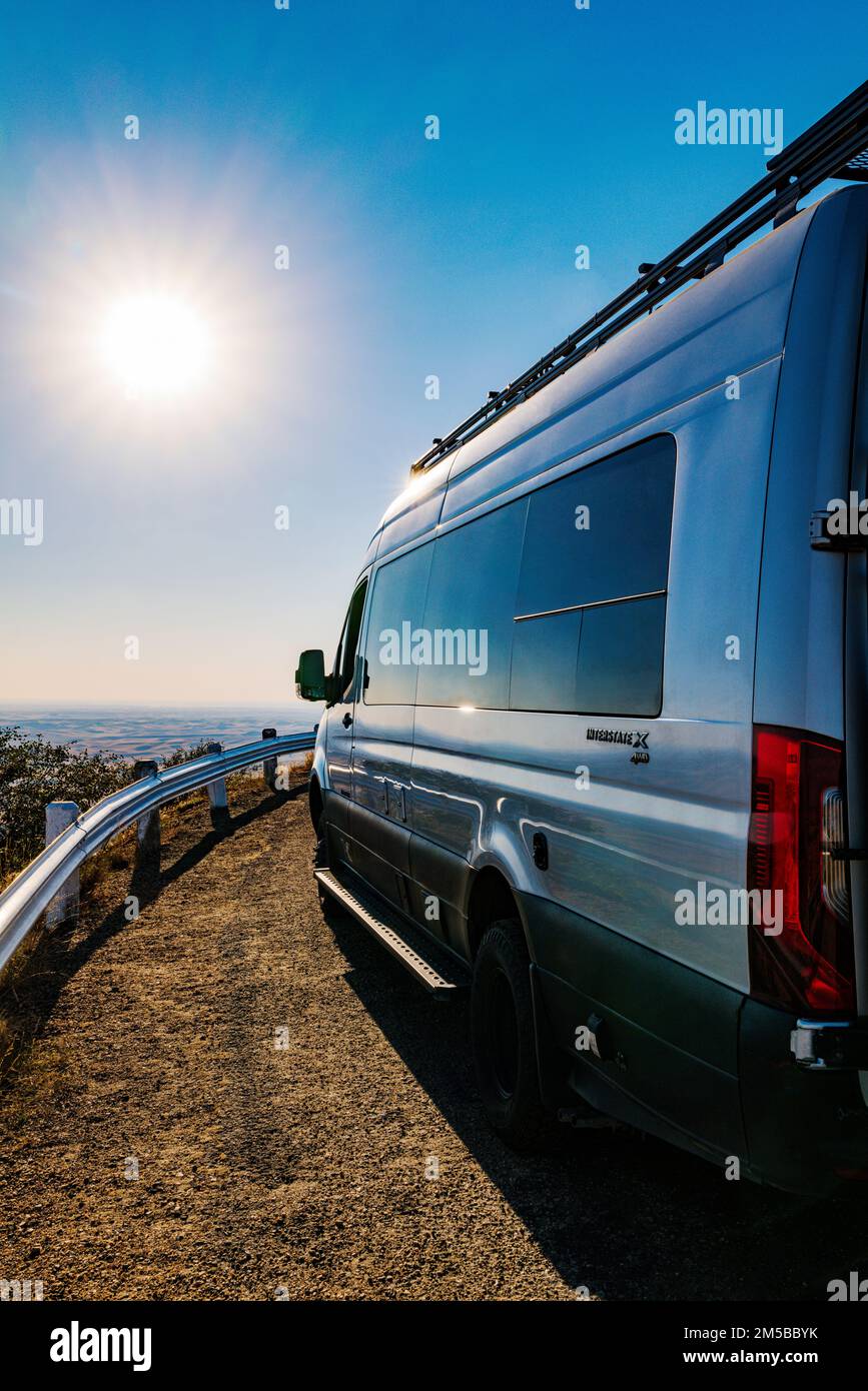 Airstream Interstate 24X 4WD campervan; Palouse Agricultural region; Washington; USA Foto Stock