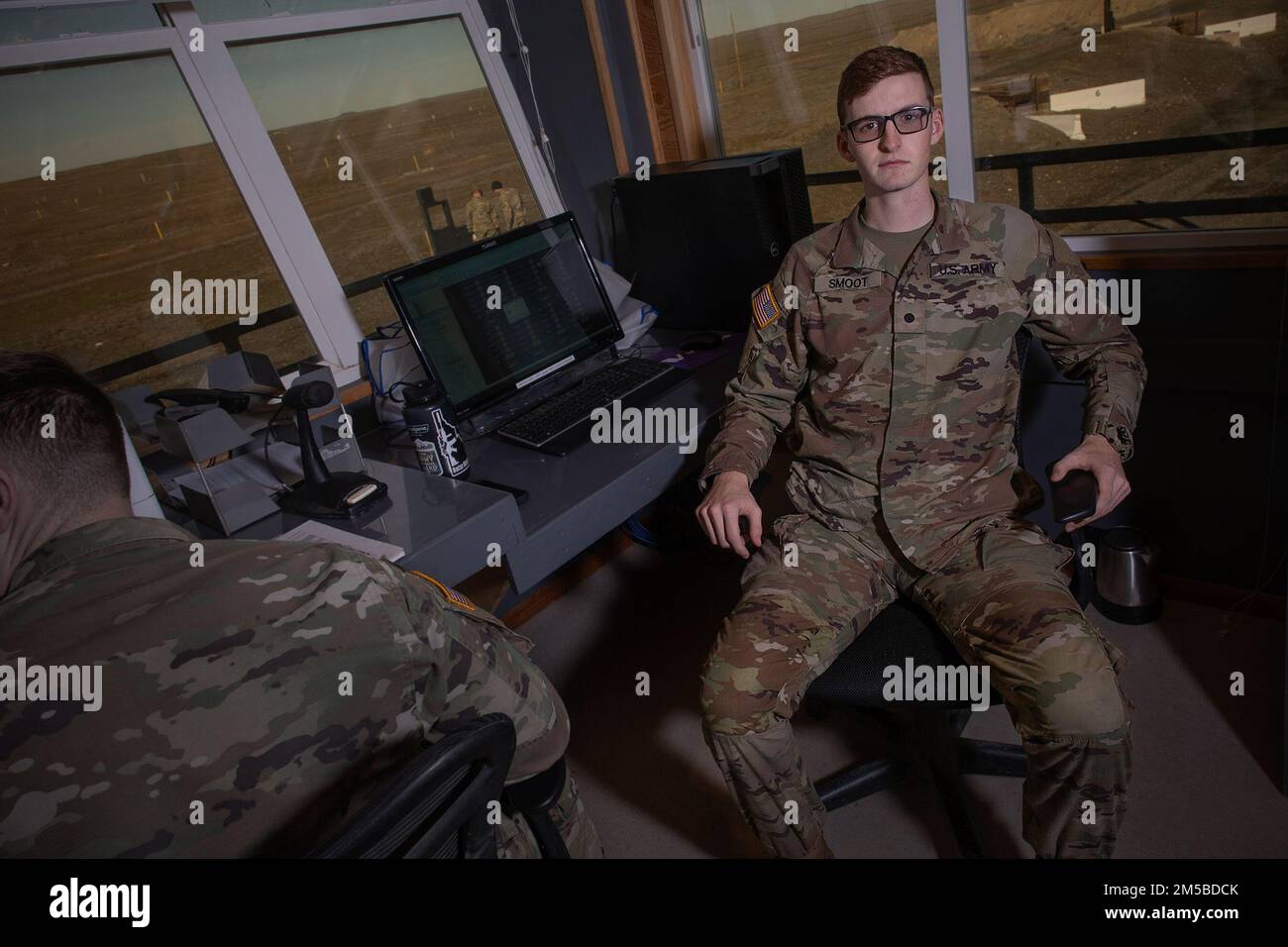 Boise state University Army ROTC Senior Cadet Garrett Smoot è un maggiore di giustizia penale presso la BSU. È originario dell'Arizona, che dice sia il fulcro centrale della famiglia Smoot. Suo padre ha servito 23 anni negli Stati Uniti Air Force e ha un fratello attualmente iscritto a un programma Air Force ROTC. Ha detto di aver scelto l’Esercito perché ha visto l’Aeronautica militare dovere di mantenere gli aeromobili e voleva qualcosa con un’enfasi particolare sugli “stivali a terra”. Ha preso un po 'di tempo fuori dalla scuola nel 2018 quando si arruolò nell'esercito. Dopo aver completato la formazione di base, è entrato a far parte della BSU Foto Stock
