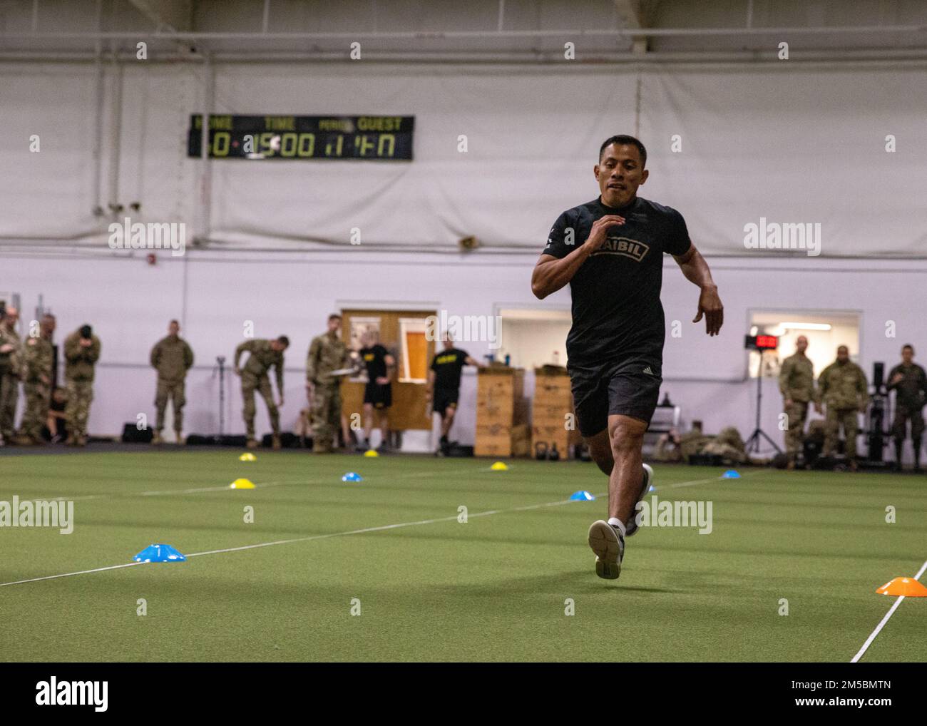 La Guardia Nazionale dell'Armata Arkansas e le nostre controparti nell'esercito guatemalteco si sono unite per la prima competizione per la 2022 Best Warrior Competition. I concorrenti spingono i loro limiti fisici alla prova con sei eventi faticosi tra cui deadlifts, tiri a palla, push-up, sprint-drag-carry, pull-up e altro ancora. (Foto di U.S. Sgt. Dell'esercito Marie L. Bryant) Foto Stock