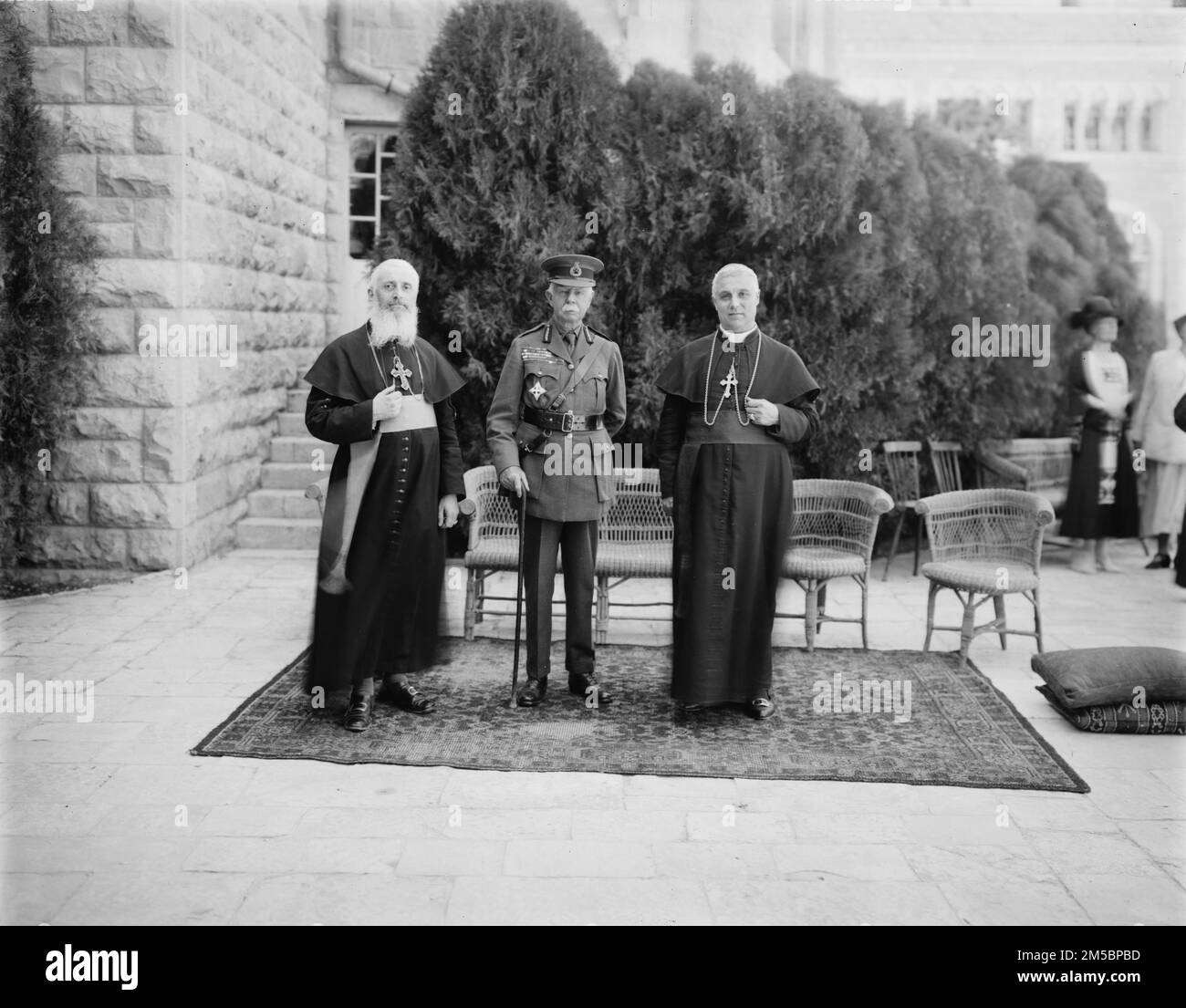 Mons. Lessio Ascalesi, Arcivescovo di Napoli, Lord Plumer (Alto Commissariato britannico per la Palestina) e Patriarca latino Luigi Barlassina. Foto Stock