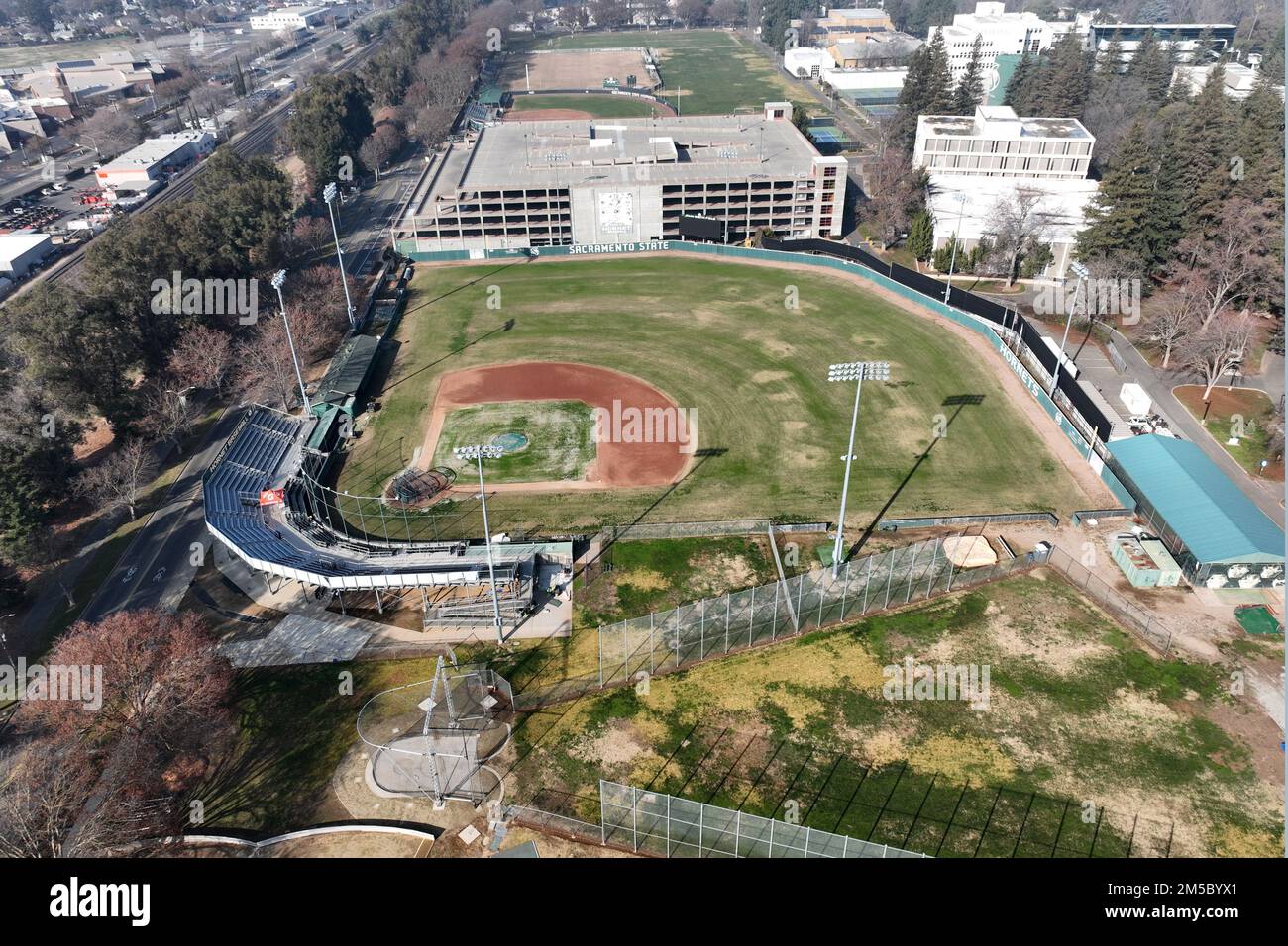 Una vista aerea generale del John Smith Field nel campus della California State University, Sacramento, sabato 24 dicembre 2022, a Sacramento, California Lo stadio è la sede della squadra di baseball dei Sacramento State Hornets. Foto Stock