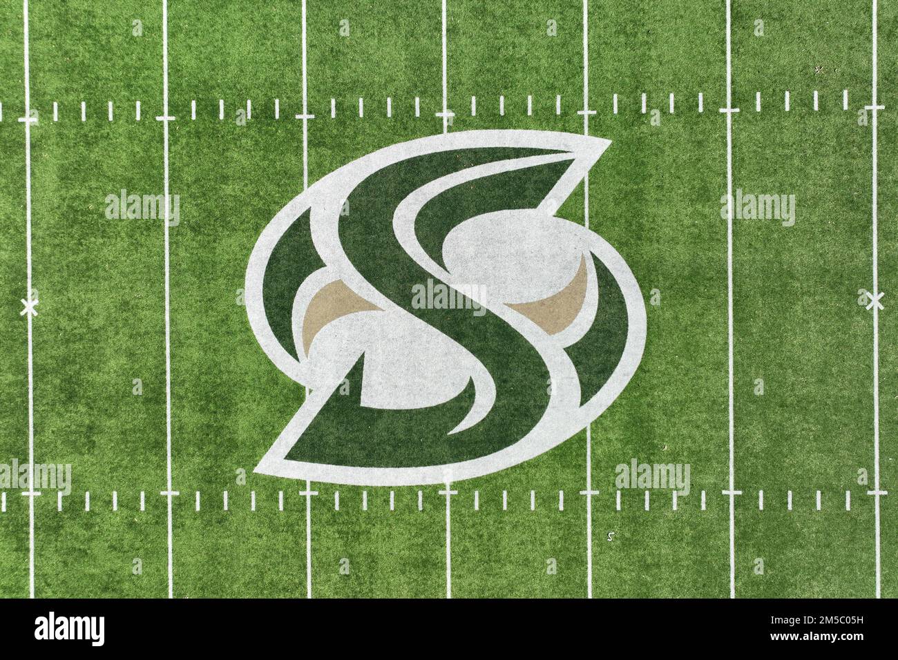 Una vista aerea generale del logo dei Sacramento State Hornets al Fred Anderson Field all'Hornet Stadium, sabato 24 dicembre 2022, a Sacramento, calib. Foto Stock