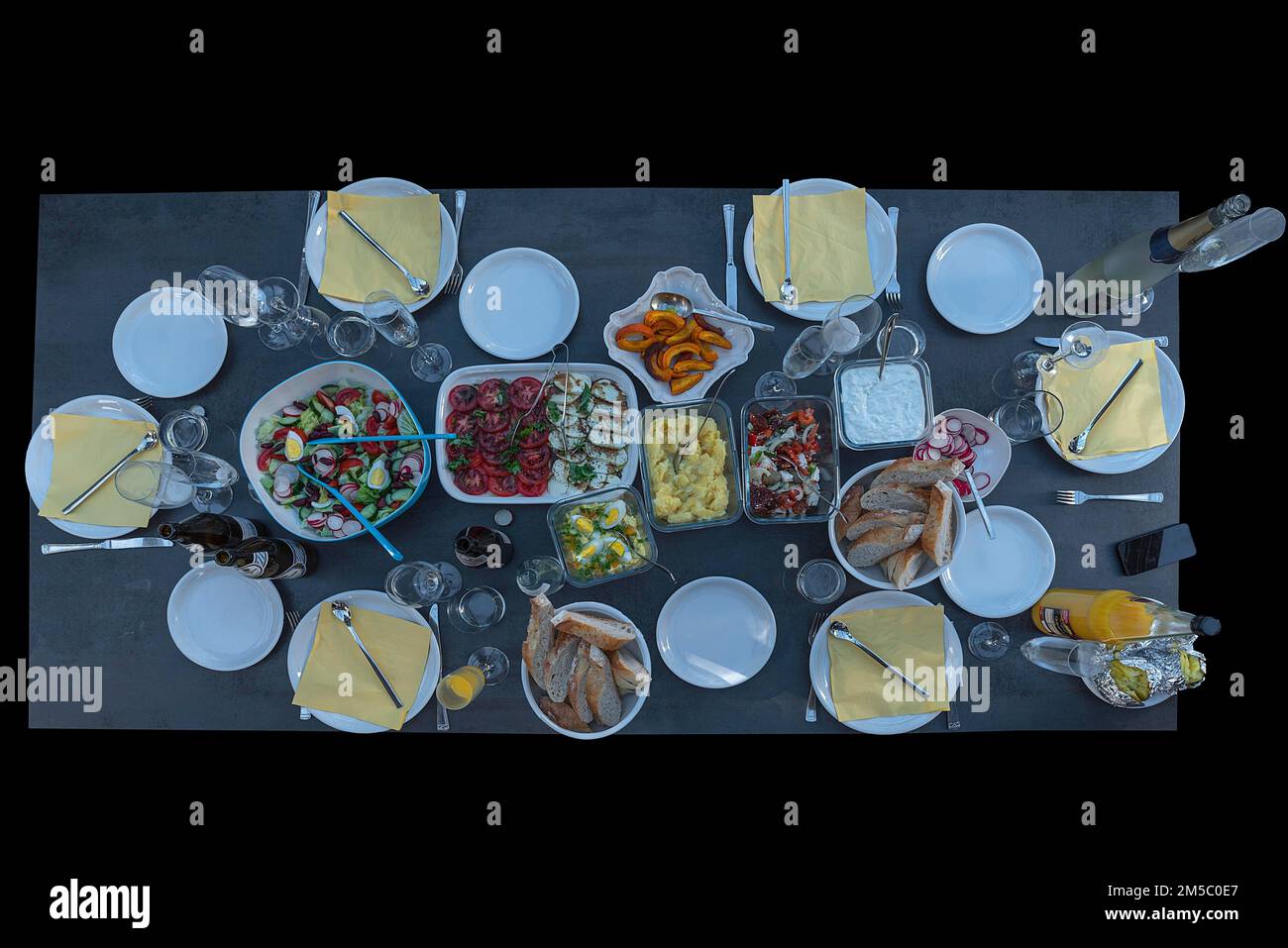 Set tavolo con antipasti e varie insalate e bevande, Baviera, Germania Foto Stock