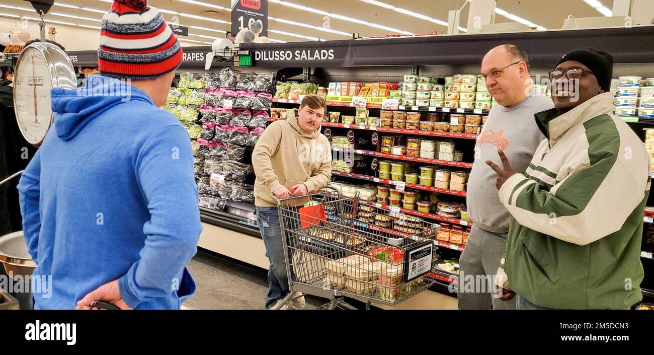 Soldati provenienti da tutta la Guardia Nazionale del Minnesota stanno partecipando ad un corso completo di Fitness Soldier. Il corso fa parte dell'iniziativa Holistic Health and Fitness (H2F) che abbraccia la forza della Guardia Nazionale nel suo insieme e cerca di dare ai soldati le risorse necessarie per diventare il più fisicamente, mentalmente e spiritualmente adatto Soldato che possono essere. Durante tutta la settimana, i soldati parteciperanno a corsi riguardanti nutrizione, fitness e allenamento fisico, comunicazione, sonno e molto altro. Il corso è progettato per aiutare le truppe a capire come fare buone scelte mentre giocolano Foto Stock