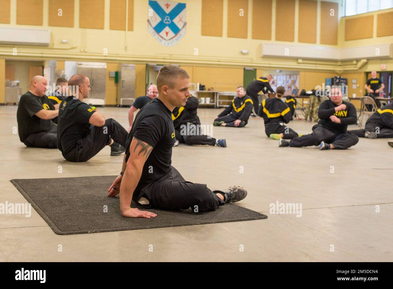 Soldati provenienti da tutta la Guardia Nazionale del Minnesota stanno partecipando ad un corso completo di Fitness Soldier. Il corso fa parte dell'iniziativa Holistic Health and Fitness (H2F) che abbraccia la forza della Guardia Nazionale nel suo insieme e cerca di dare ai soldati le risorse necessarie per diventare il più fisicamente, mentalmente e spiritualmente adatto Soldato che possono essere. Durante tutta la settimana, i soldati parteciperanno a corsi riguardanti nutrizione, fitness e allenamento fisico, comunicazione, sonno e molto altro. Il corso è progettato per aiutare le truppe a capire come fare buone scelte mentre giocolano Foto Stock