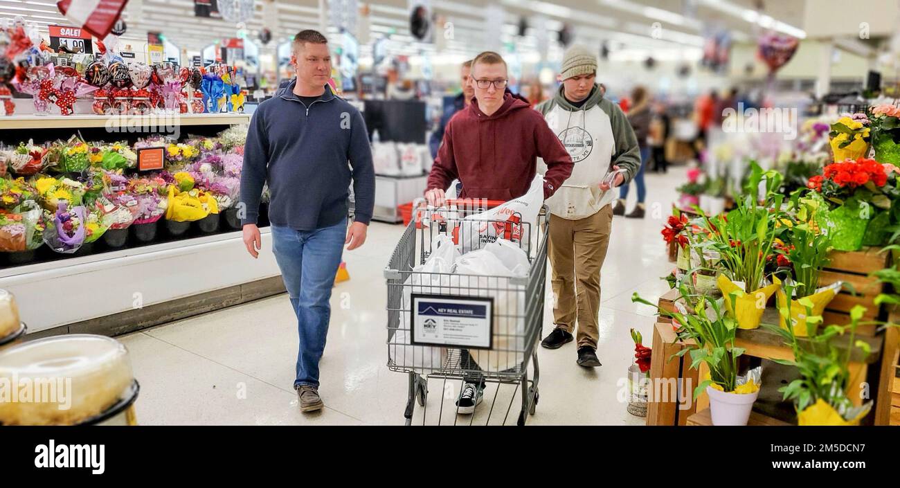 Soldati provenienti da tutta la Guardia Nazionale del Minnesota stanno partecipando ad un corso completo di Fitness Soldier. Il corso fa parte dell'iniziativa Holistic Health and Fitness (H2F) che abbraccia la forza della Guardia Nazionale nel suo insieme e cerca di dare ai soldati le risorse necessarie per diventare il più fisicamente, mentalmente e spiritualmente adatto Soldato che possono essere. Durante tutta la settimana, i soldati parteciperanno a corsi riguardanti nutrizione, fitness e allenamento fisico, comunicazione, sonno e molto altro. Il corso è progettato per aiutare le truppe a capire come fare buone scelte mentre giocolano Foto Stock