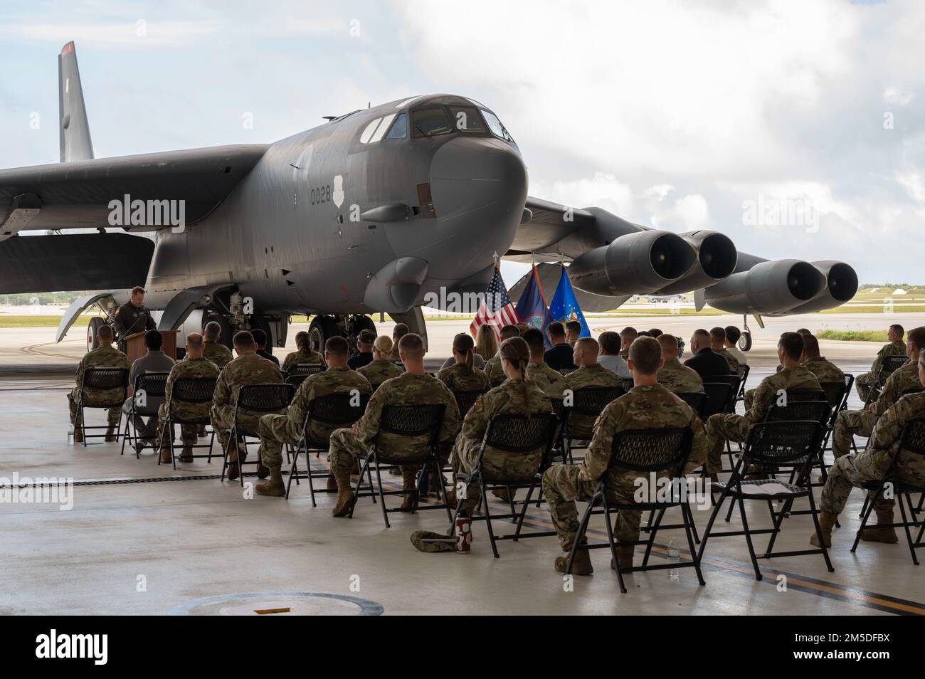 STATI UNITI Mark WASS, comandante del gruppo operativo 36th, parla di due  nuovi hangar durante una cerimonia di taglio del nastro presso la base dell' aeronautica militare Andersen, Guam, 4 marzo 2022. I