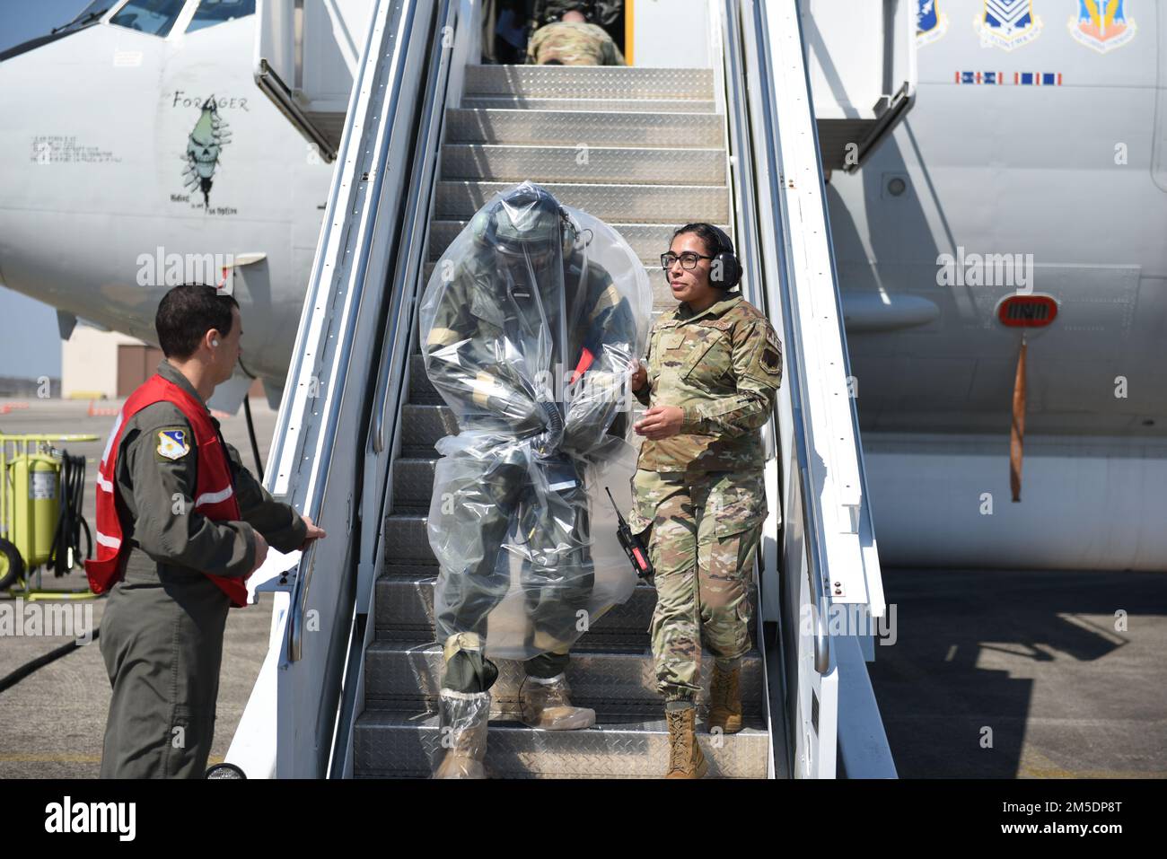 STATI UNITI Gli aerei assegnati alla 116th Air Control Wing e alla 461st Air Control Wing partecipano al rodeo "abilità di sopravvivere e operare" (ATSO) tenuto presso la Robins Air Force base, Georgia, il 5 marzo 2022. La formazione DI ATSO si concentra sul miglioramento della capacità di Airmen di svolgere i propri compiti in circostanze meno ideali e sul miglioramento della risposta dell'unità alle minacce chimiche, biologiche, radiologiche e nucleari. Foto Stock