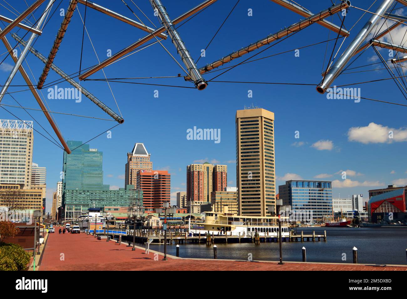 Lo skyline del centro di Baltimora, Maryland, visto dall'estremità sud di Inner Harbor Foto Stock