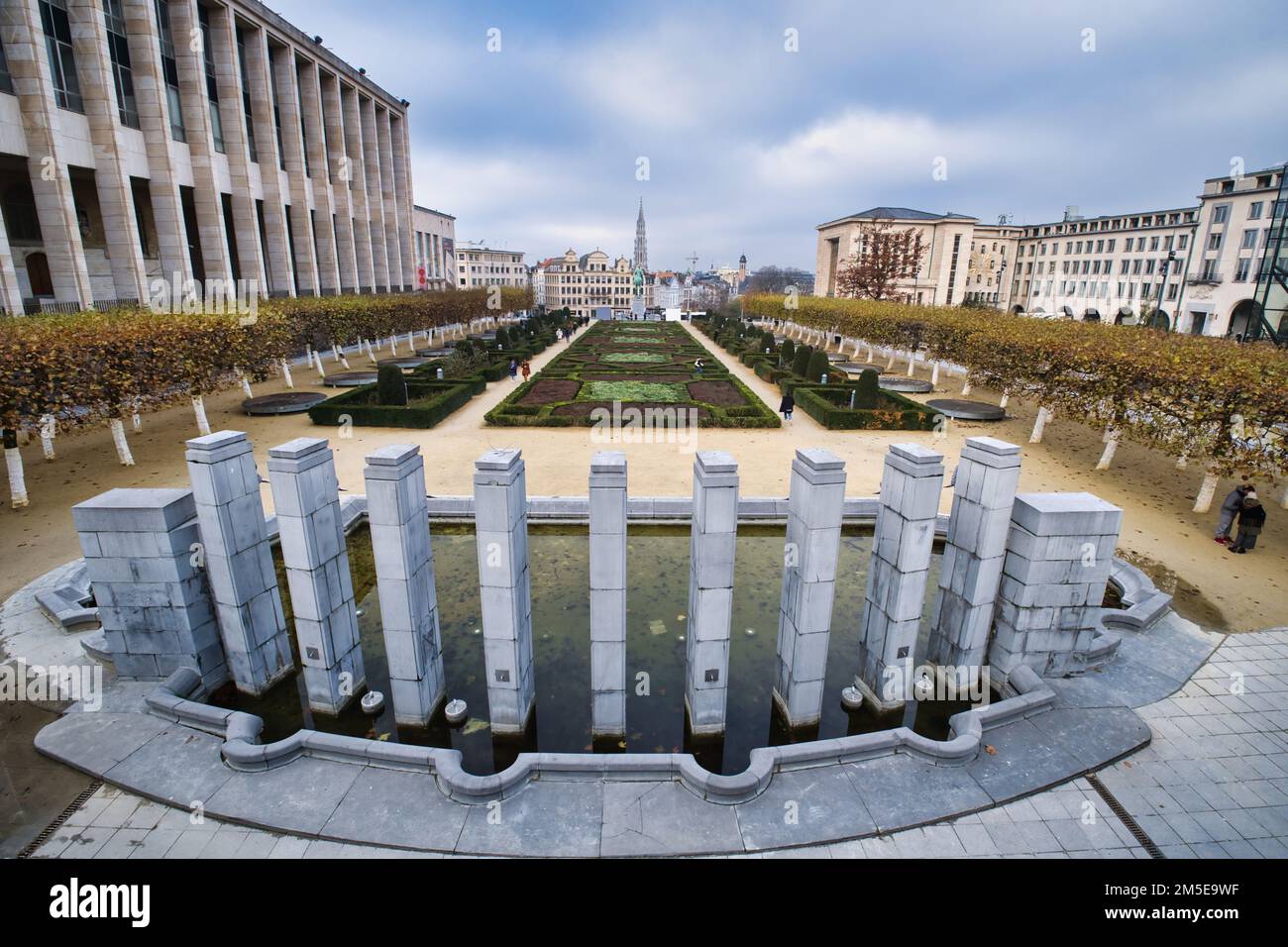 Paesaggio urbano con il Jardin du Mont des Arts a Bruxelles Foto Stock