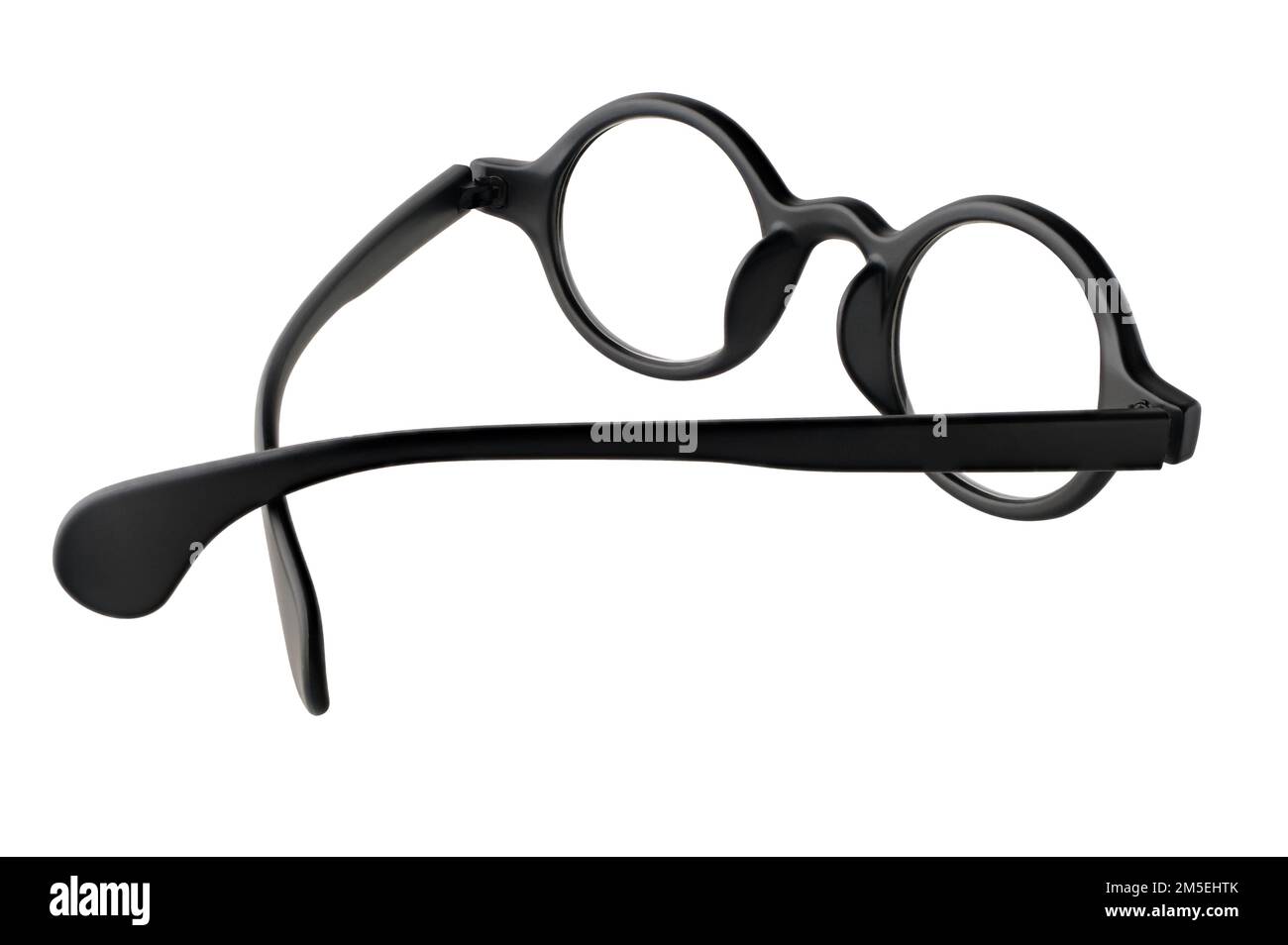 Occhiali neri rotondi in stile retrò, vista posteriore, isolati su sfondo bianco Foto Stock