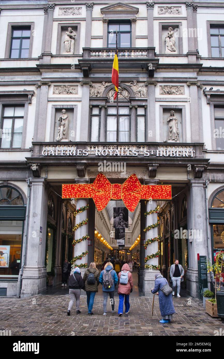 Vista dell'ingresso della Galerie St Hubert a Bruxelles Foto Stock