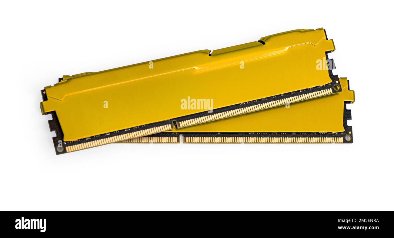 Memoria del computer desktop. Due moduli di memoria DIMM DDR4. Parti per il montaggio PC isolato su bianco Foto Stock