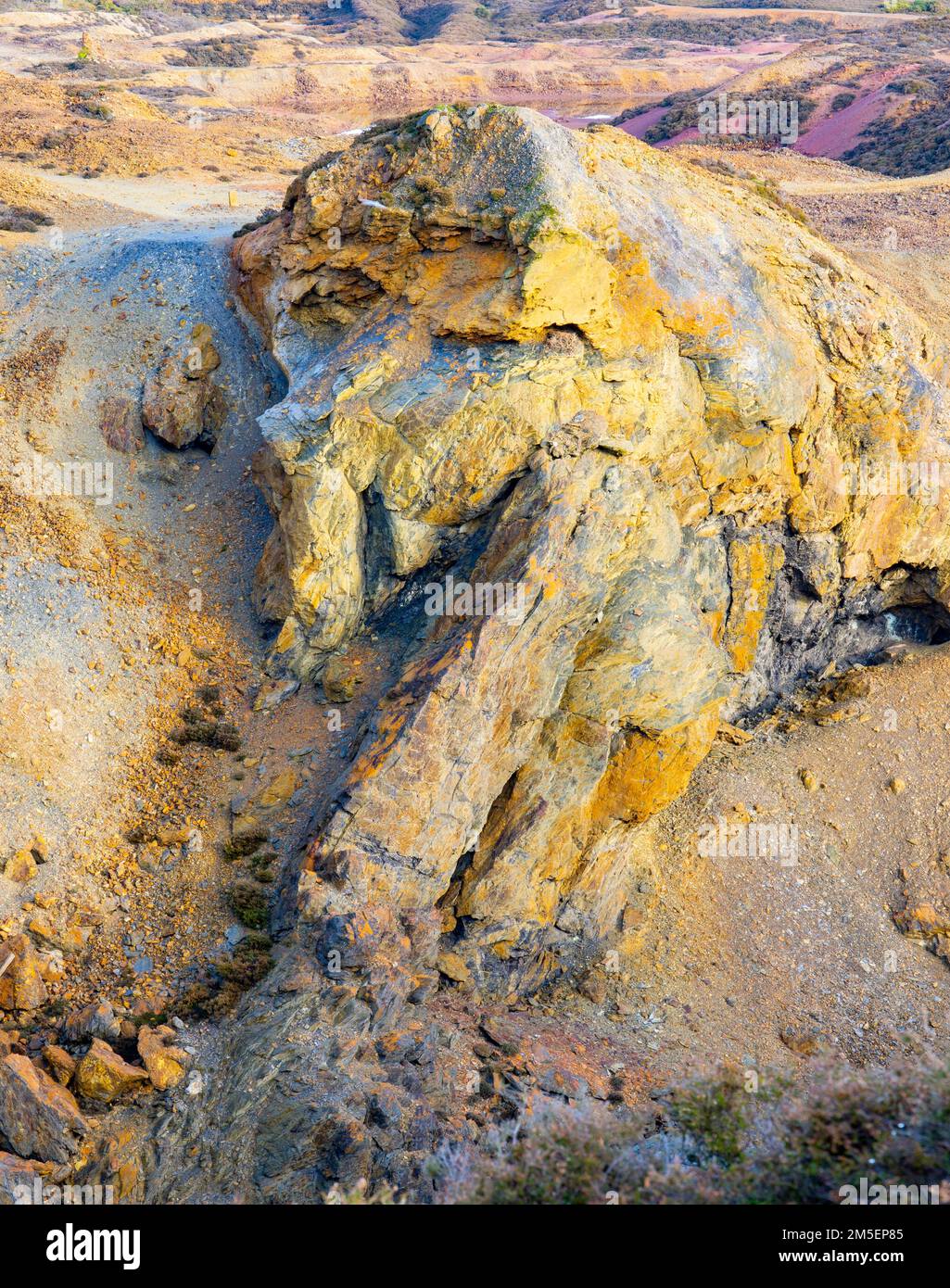Particolare della parete rocciosa nella miniera di rame di Parys Mountain Foto Stock