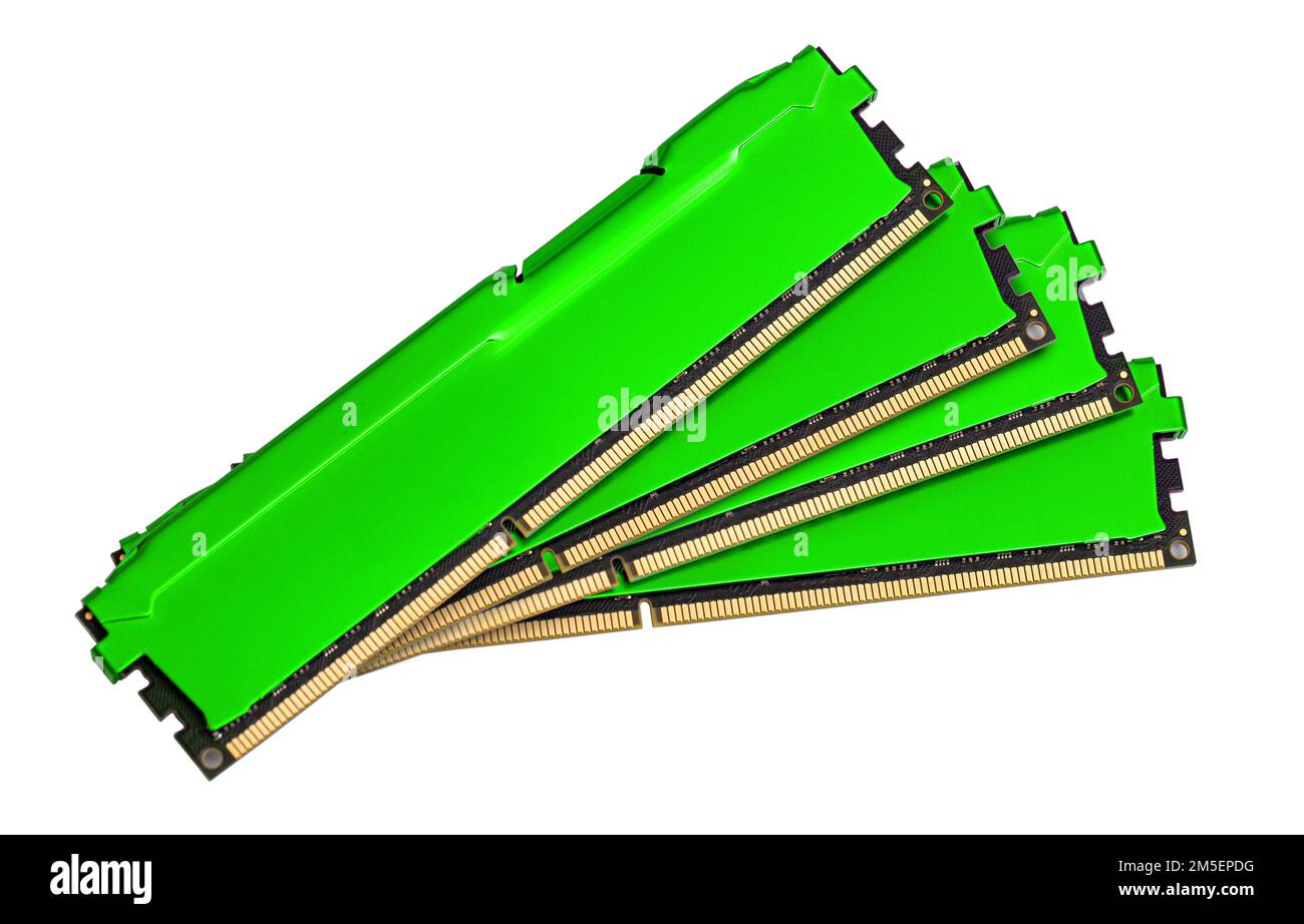 Memoria del computer desktop. Quattro moduli di memoria DIMM DDR4. Parti per il montaggio PC isolato su bianco Foto Stock