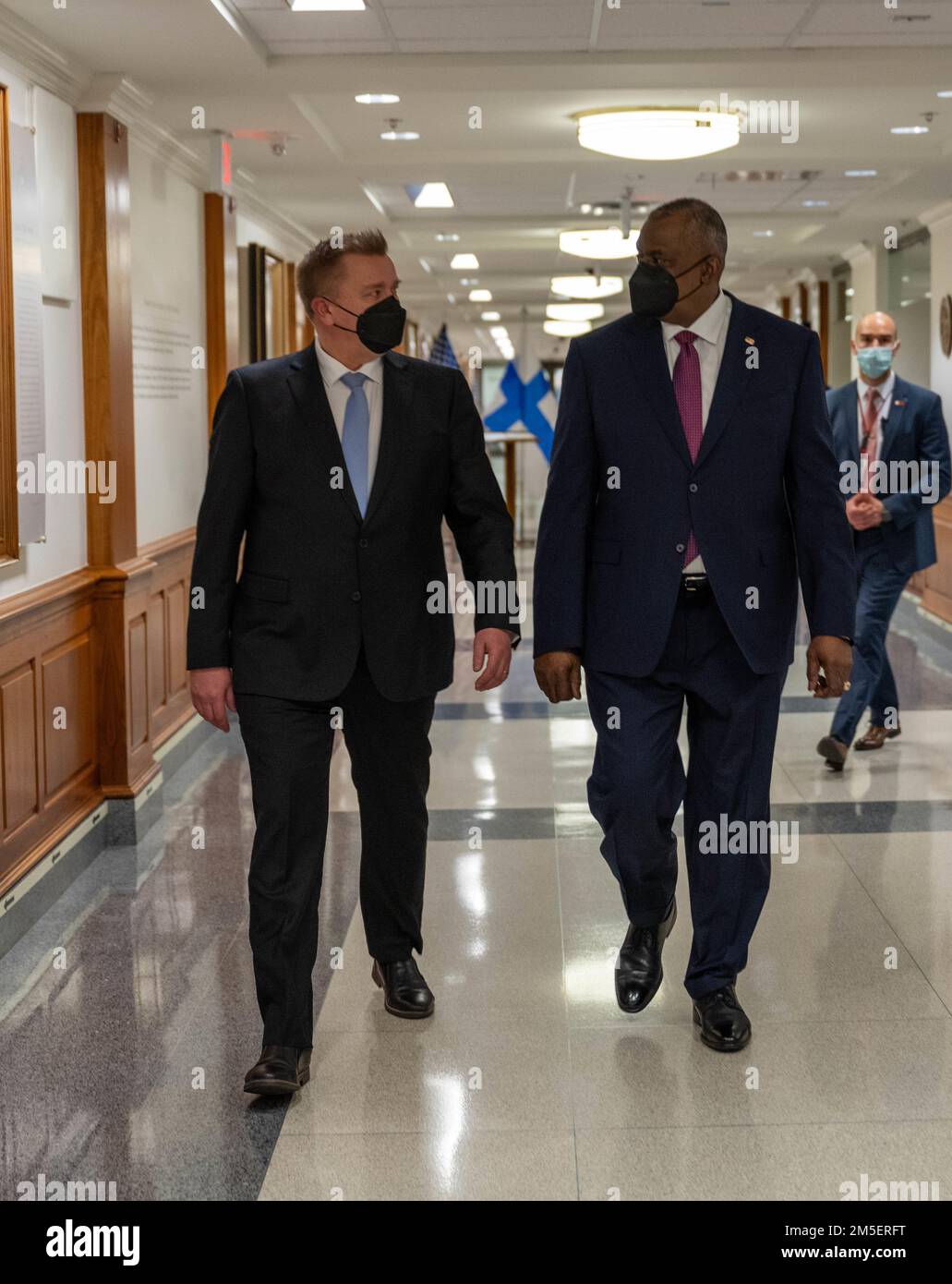 Il Segretario della Difesa Lloyd J. Austin III ospita il Ministro della Difesa della Repubblica di Finlandia Antti Kaikkonen per un incontro al Pentagono, Washington, D.C., 9 marzo 2022. Foto Stock