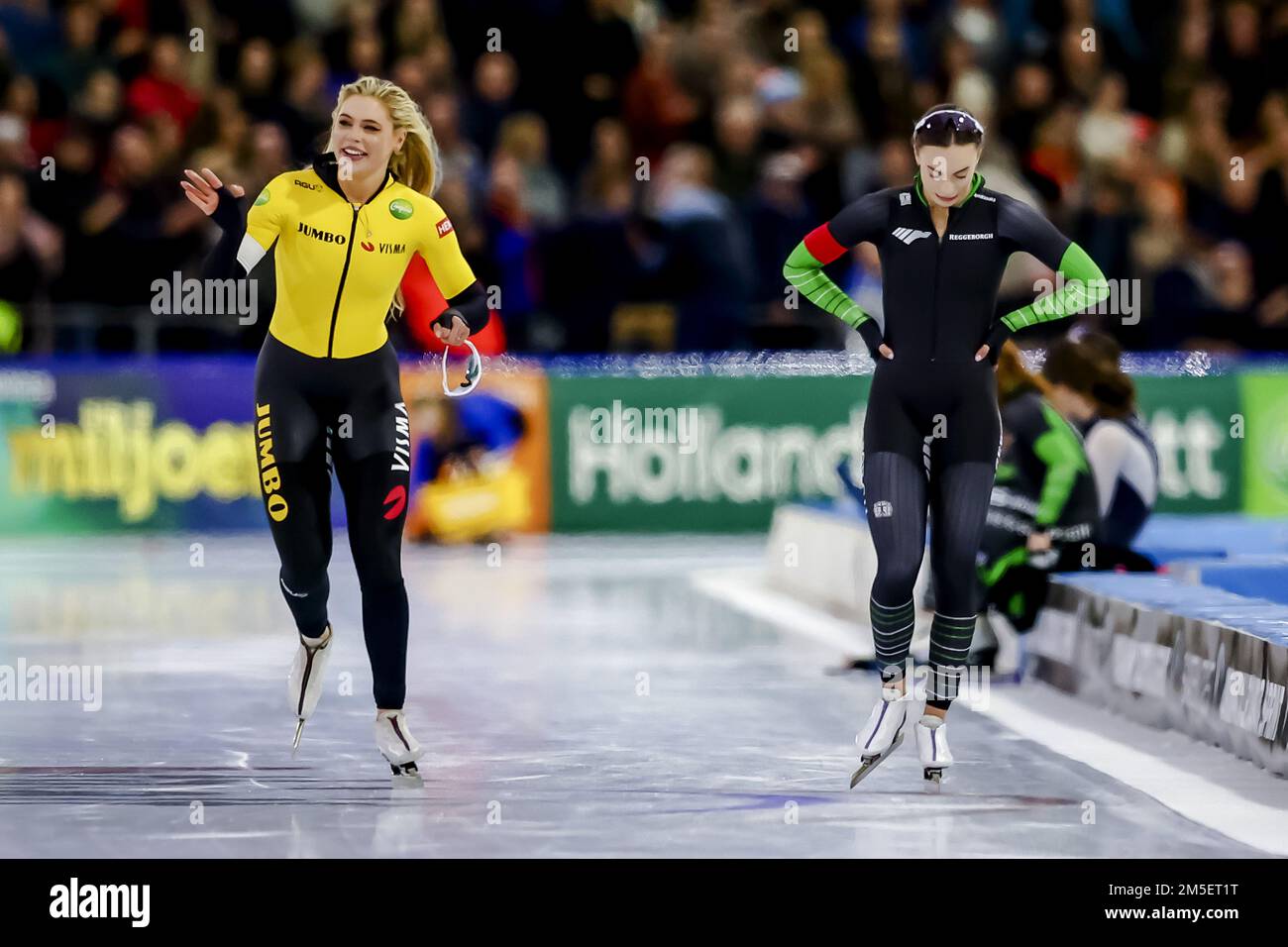 HERENVEEN - Jutta Leerdam e Femke Kok in azione sui 1000 metri durante la seconda giornata della NK Sprint. ANP VINCENT JANNINK olanda fuori - belgio fuori Foto Stock