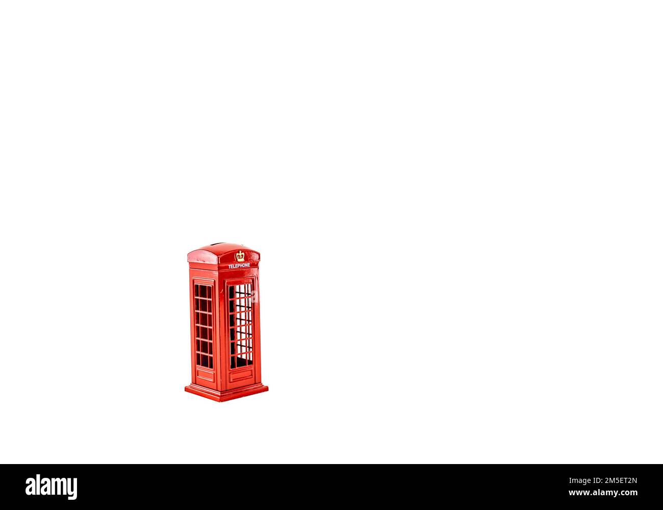 Cabina telefonica rossa cassa di denaro londra, penny o piggy banca su sfondo bianco. Risparmio di denaro idea foto hd. Risparmio di denaro scatola o piggy bank. Foto Stock