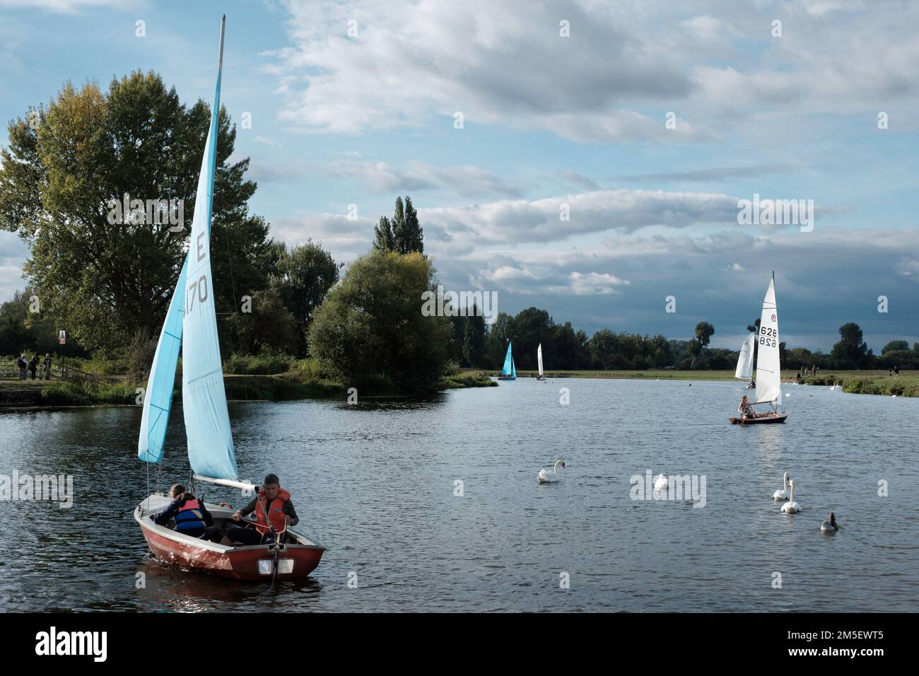 Imparare a vela, River Thames, Oxfordshire, Regno Unito Foto Stock