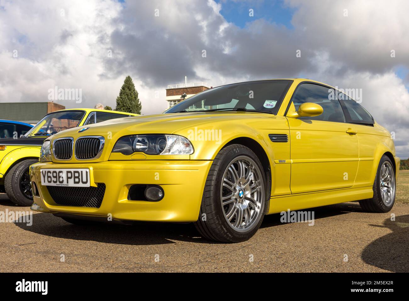 2001 BMW M3 ‘Y696 PBU’ in mostra al Bicester Heritage Scramble festeggiando i 50 anni della divisione Motorsport BMW M. Foto Stock