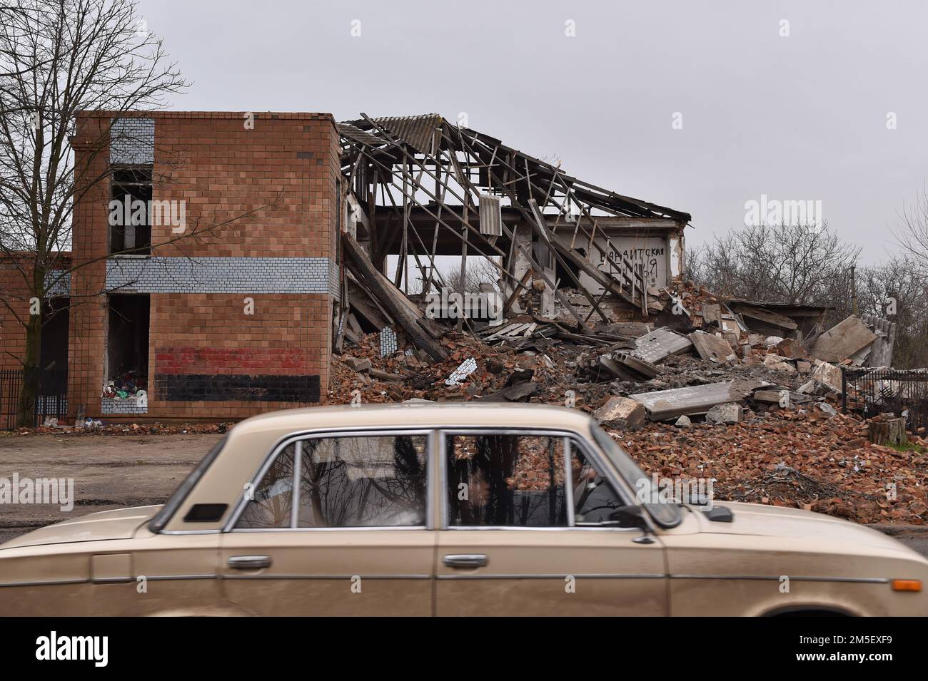 24 novembre 2022, Snihurivka, Mykolaiv Oblast, Ucraina: Una piccola città di Snihurivka dopo la liberazione dall'occupazione russa. Una città strategica chiave, che si trova ai confini delle regioni di Mykolaiv e Kherson, con autostrade e ferrovie, che collegano Snihurivka con la vicina capitale dell'oblast Kherson. Foto Stock