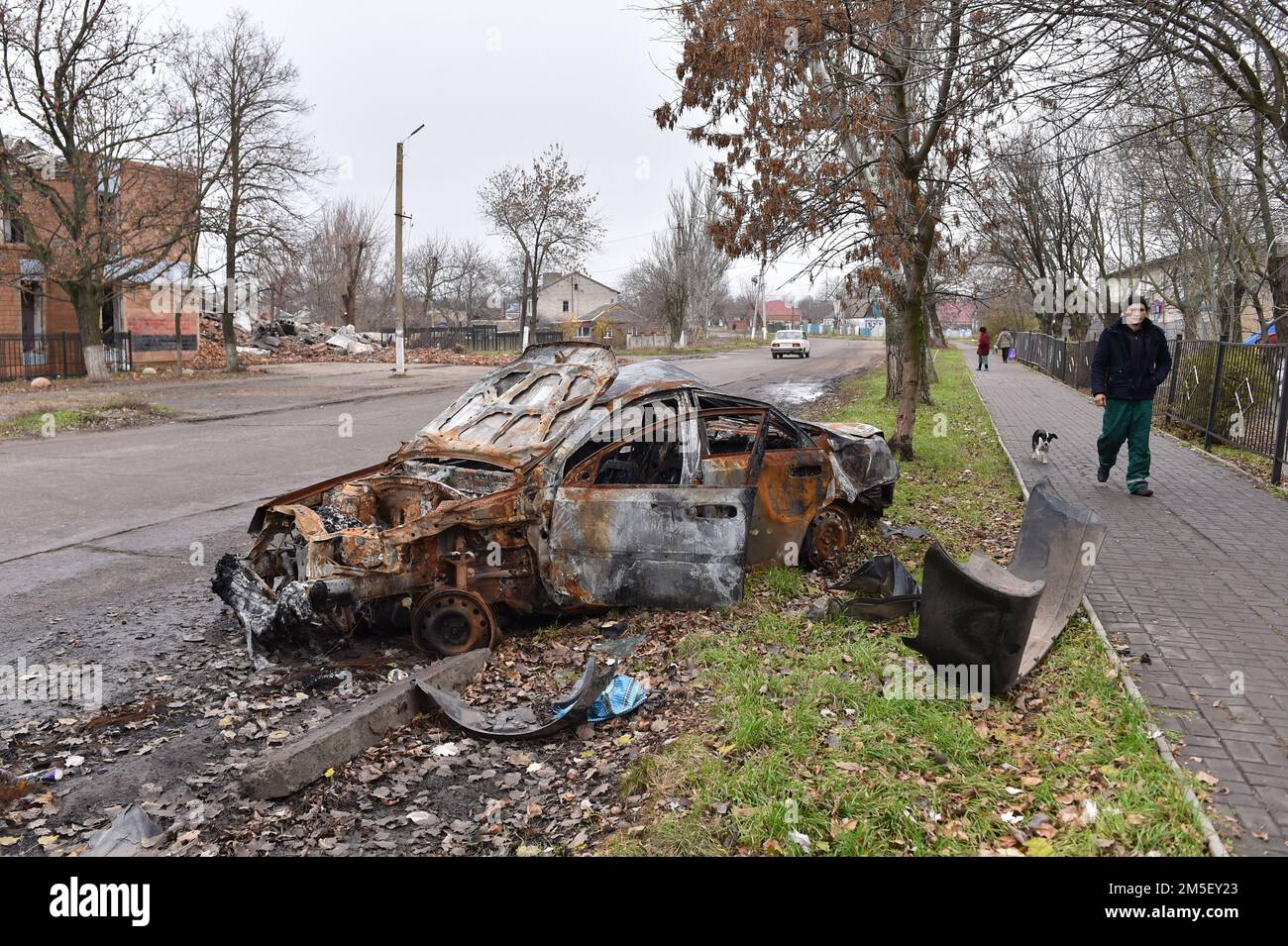 24 novembre 2022, Snihurivka, Mykolaiv Oblast, Ucraina: Una piccola città di Snihurivka dopo la liberazione dall'occupazione russa. Una città strategica chiave, che si trova ai confini delle regioni di Mykolaiv e Kherson, con autostrade e ferrovie, che collegano Snihurivka con la vicina capitale dell'oblast Kherson. Foto Stock