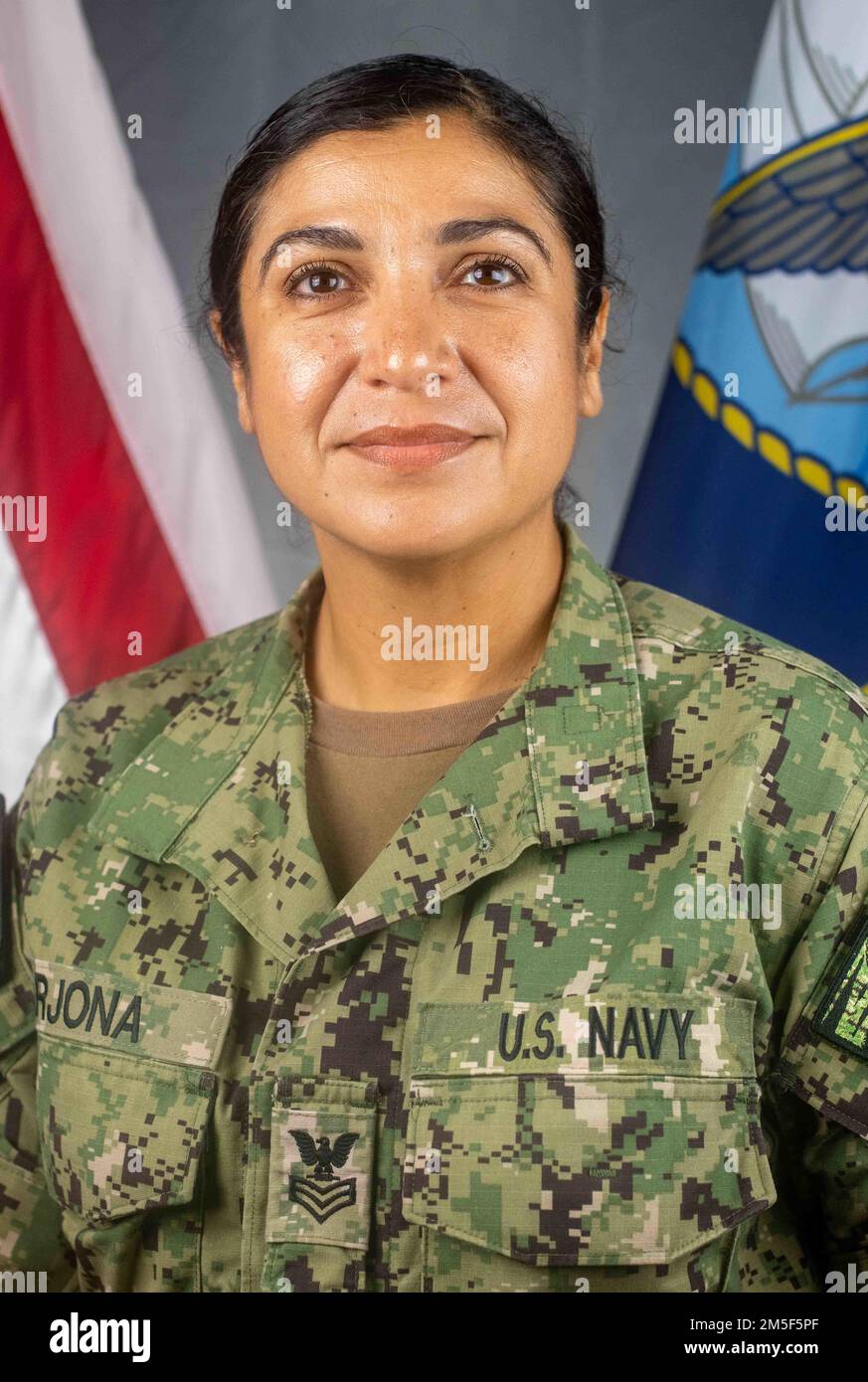 STATI UNITI Navy Information Systems Technician 1st Classe Dora-Lee Arjona. Foto Stock