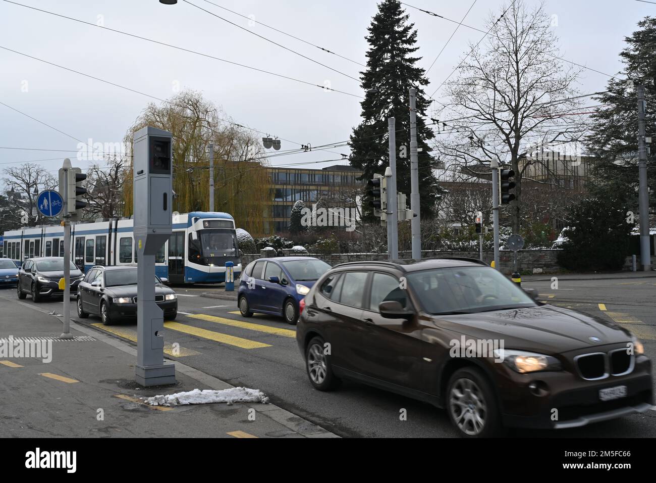 Per il monitoraggio del limite di velocità in Svizzera viene solitamente utilizzata una autovelox. Foto Stock