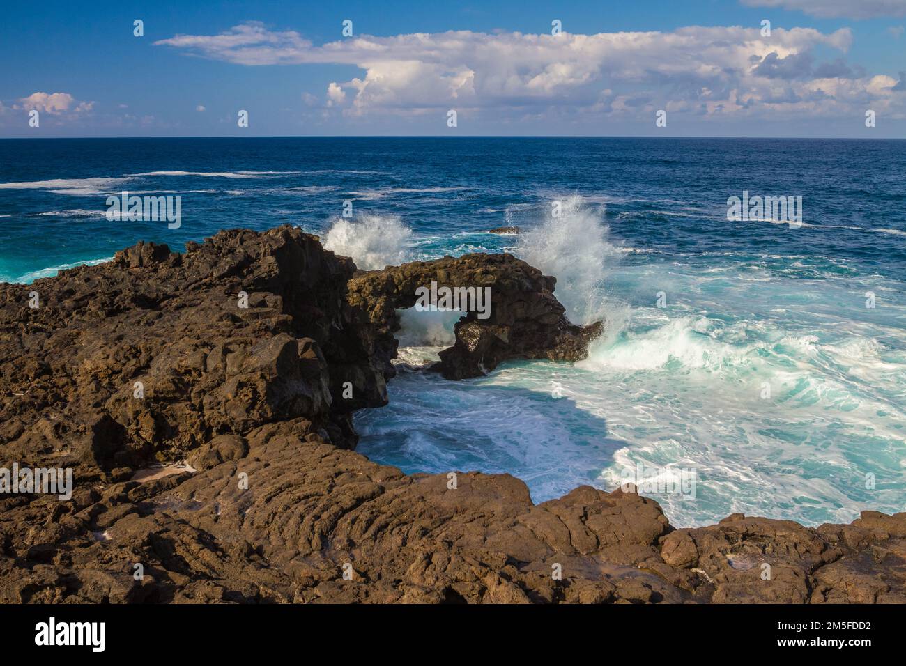 Arco de Hercules - arco di roccia lavica sull'isola di Lanzarote, zona di El Golfo, Isole Canarie, Spagna Foto Stock