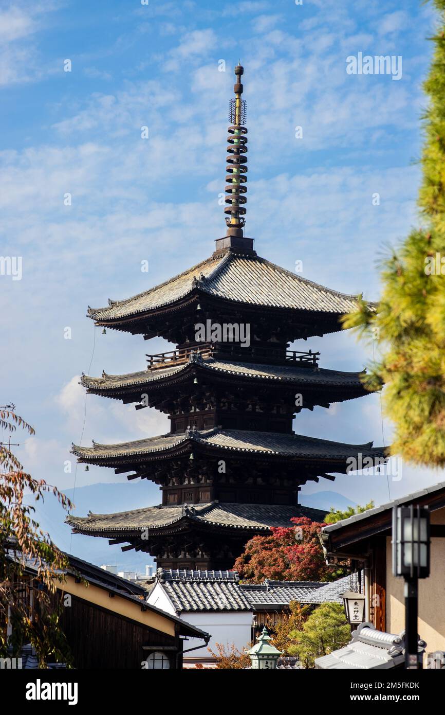 La Pagoda Yasaka è una pagoda buddista a 5 piani situata a Kyoto, Giappone. Foto Stock