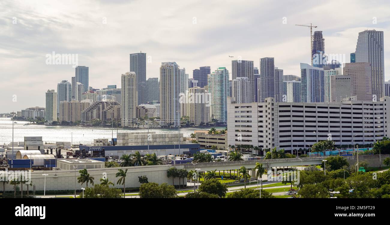 Splendida vista del porto di Miami Beach, dei sobborghi e degli yacht sul porticciolo Foto Stock