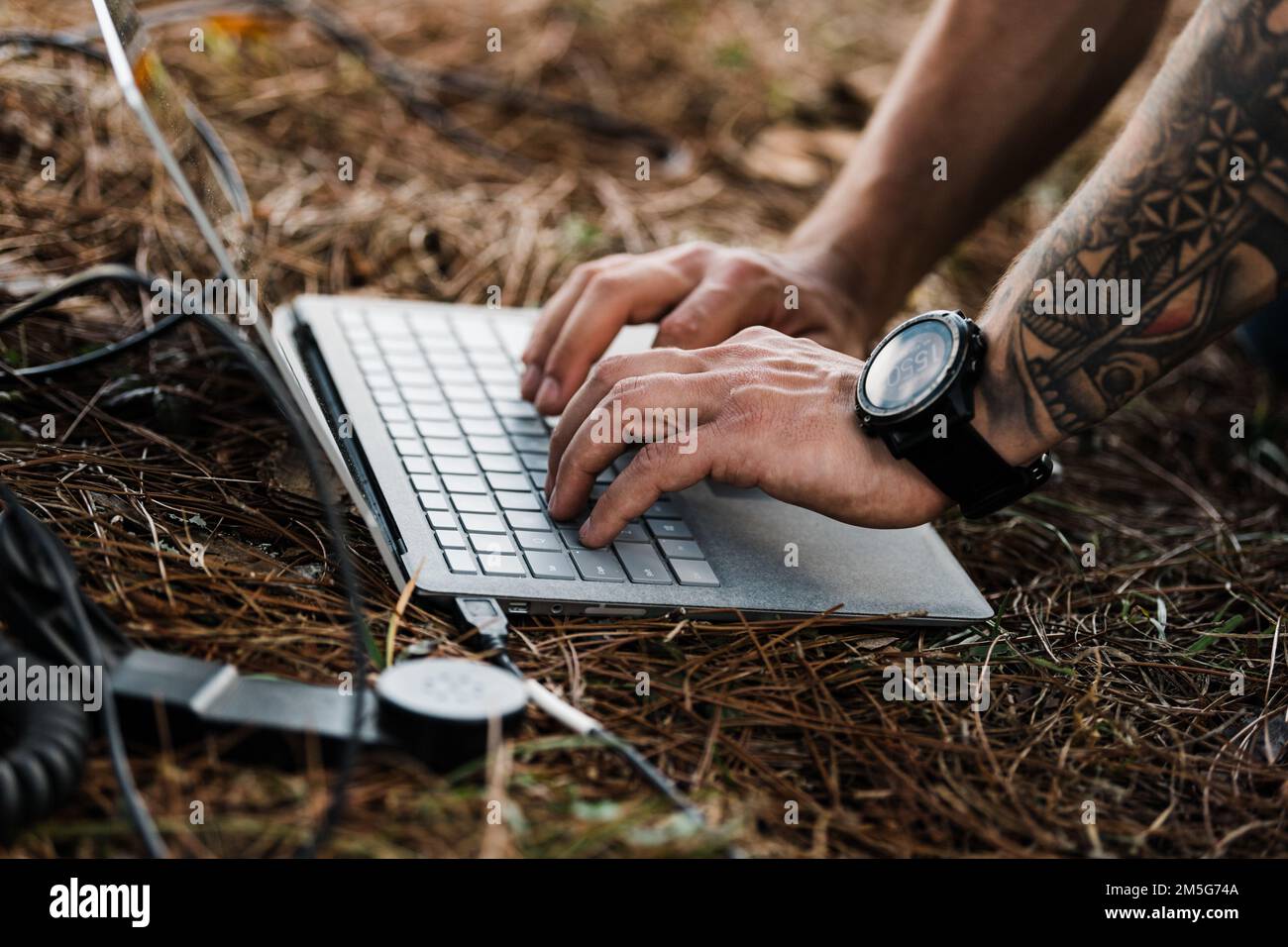 Tactical Air Control Party gli Airmen del 1st Air Support Operations Group utilizzano i collegamenti dati stabiliti tra i team TACP Precision Strike e l'Air Operations Center per trasmettere le informazioni di targeting in tempo reale ai piloti A-10C Thunderbolt II dei Fighter Squadron 74th e 75th come parte dell'esercizio CHAOS QUAKE, Moody Air Force base, Georgia, 15 marzo 2022. L'esercizio ha integrato i programmi pilota TACP, Cyber Systems, Intelligence, radio Frequency Transmission Systems e A-10C Thunderbolt II al fine di simulare la funzionalità indipendente dal cliente per la raccolta di ricognizione, dati di targeting e attività Foto Stock
