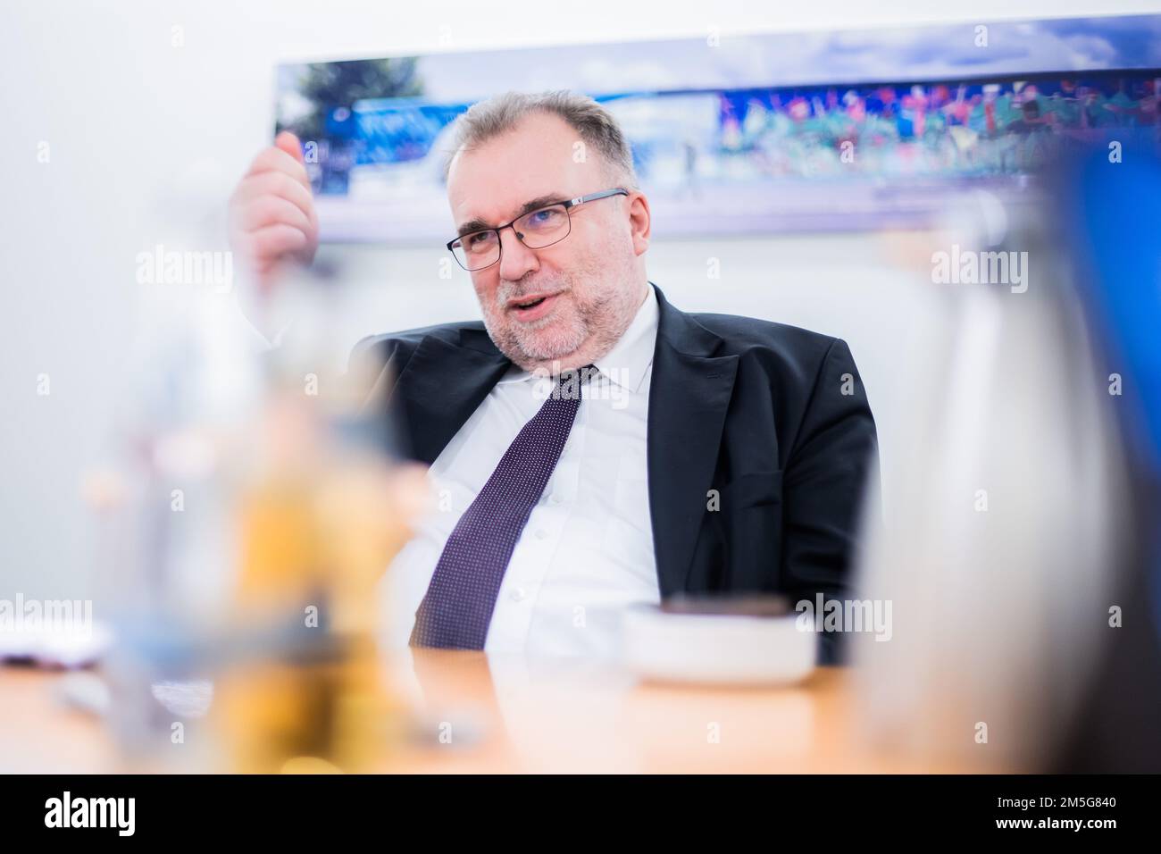 Berlino, Germania. 12th Dec, 2022. Siegfried Russwurm, presidente della Federazione delle industrie tedesche (BDI), parla con Deutsche Presse-Agentur durante un'intervista alla Haus der Deutschen Wirtschaft. Credit: Christoph Soeder/dpa/Alamy Live News Foto Stock