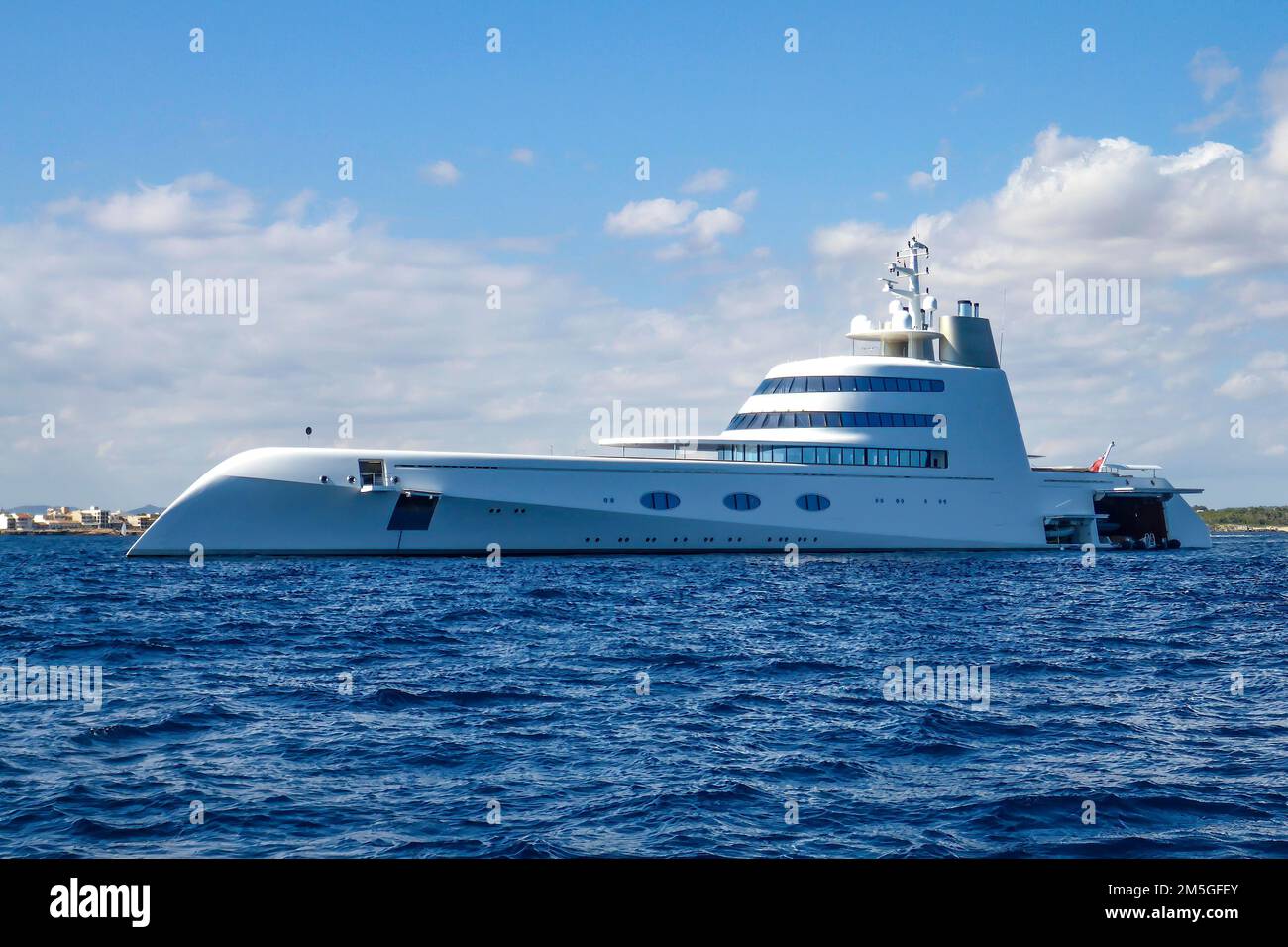Yacht Yacht a motore A costruito nel 2008 presso il cantiere navale Blohm Voss GmbH, lunghezza 119 metri, Maiorca, Spagna Foto Stock